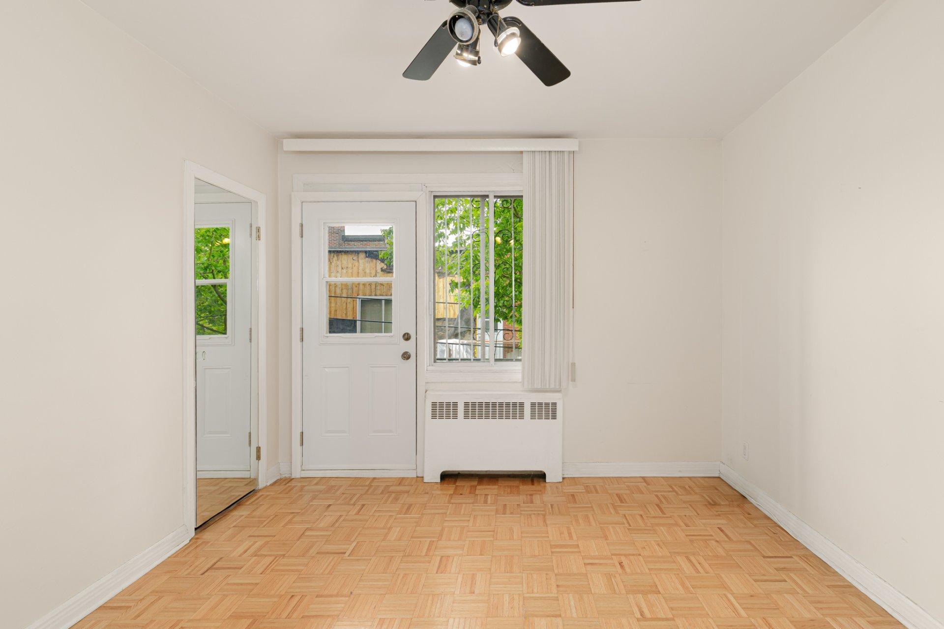









3145


Av. Linton

, 6,
Montréal (Côte-des-Neiges/Notre-Dame-de-Grâce),




QC
H3S1S5

