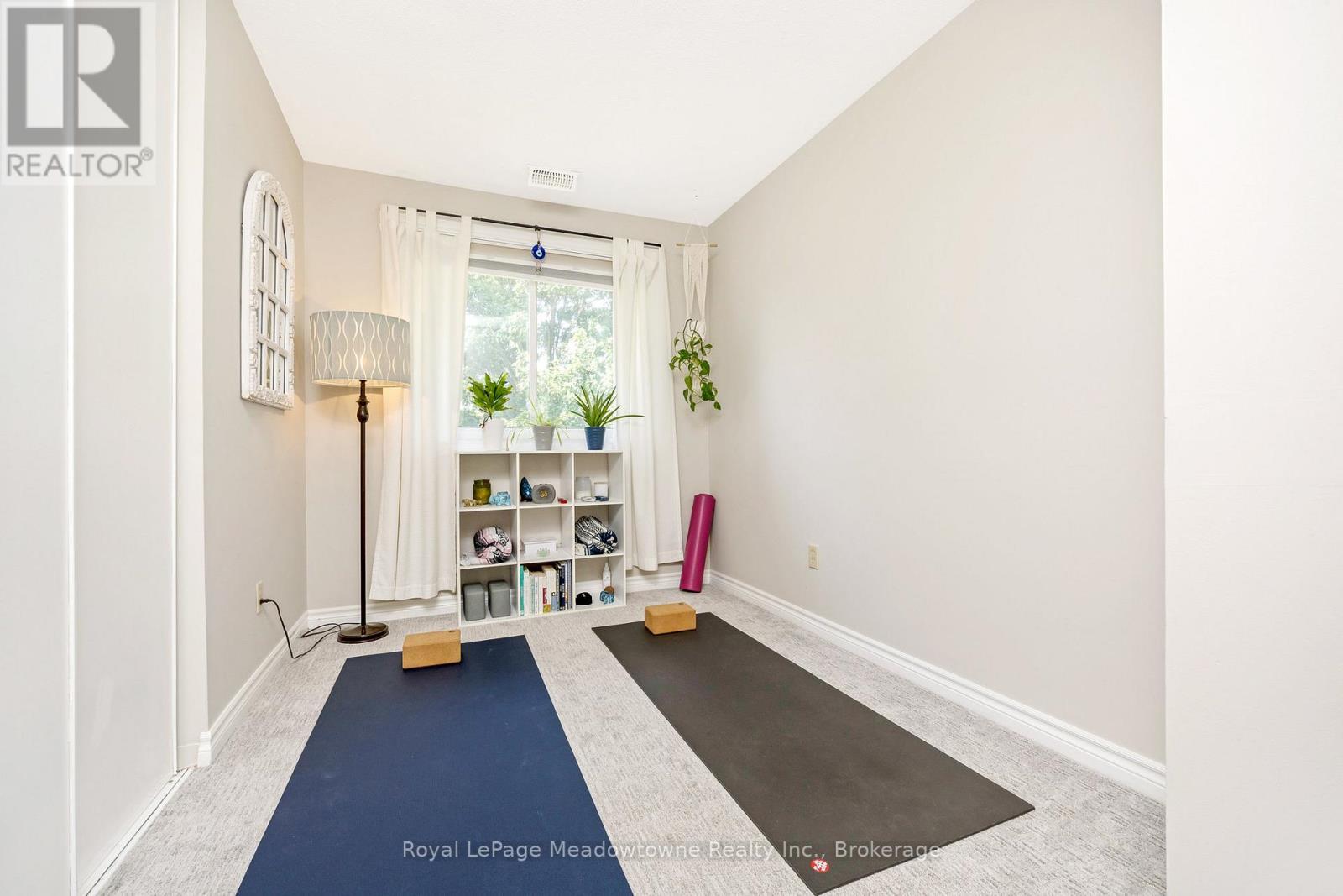 












633 WOODWARD AVENUE

,
Milton (DP Dorset Park),




Ontario
L9T3K4

