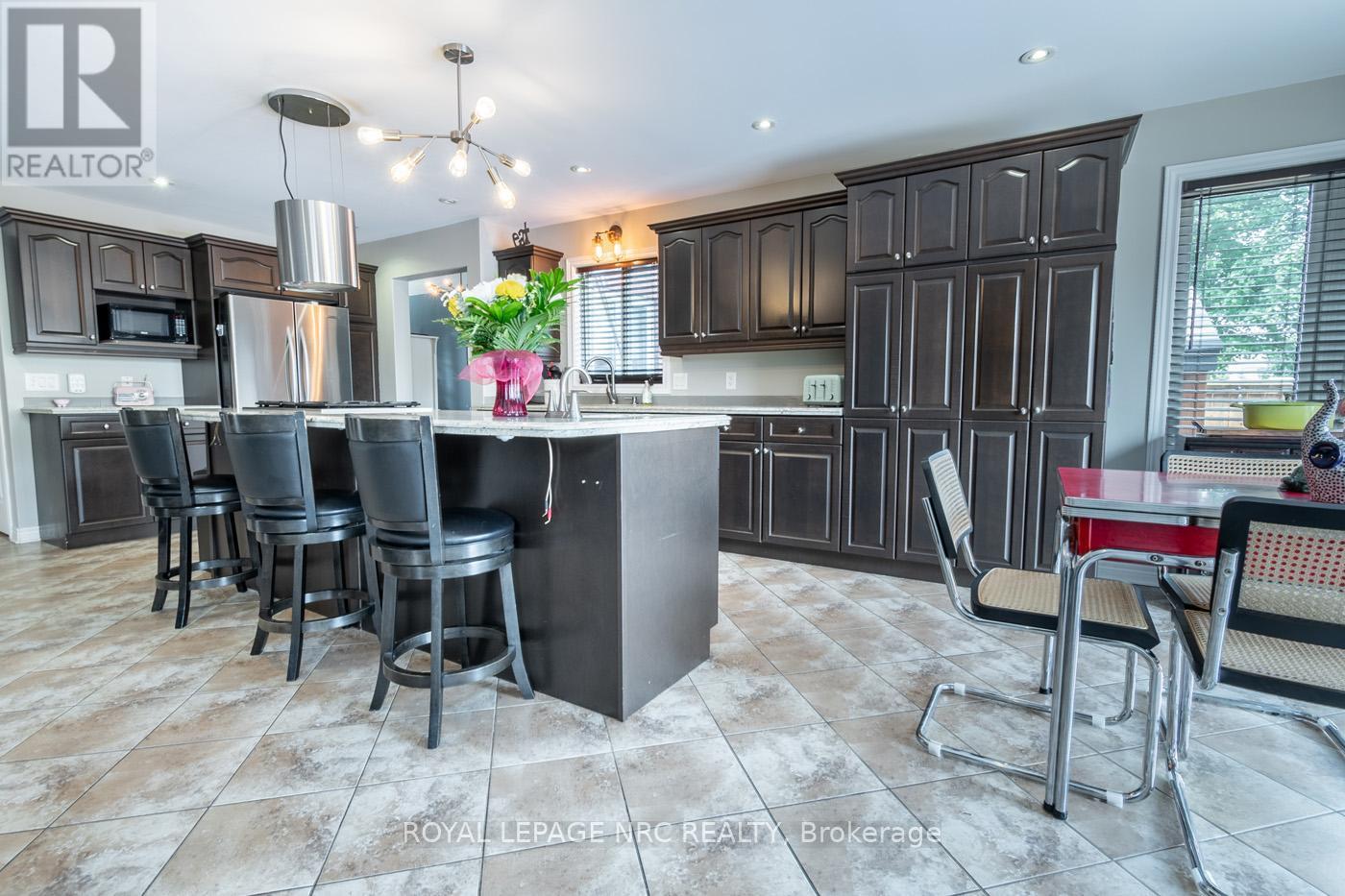 












8665 WESTPORT DRIVE

,
Niagara Falls (Forestview),




Ontario
L2H0A3

