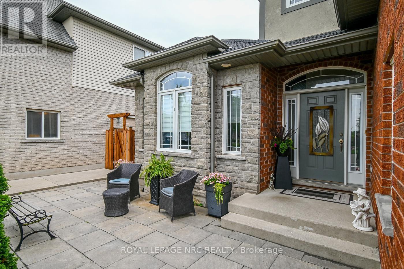 












8665 WESTPORT DRIVE

,
Niagara Falls (Forestview),




Ontario
L2H0A3

