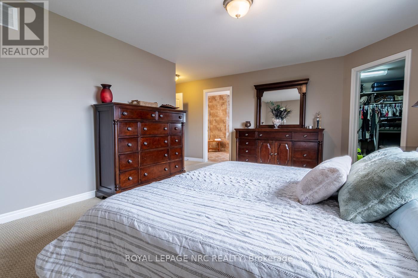 












8665 WESTPORT DRIVE

,
Niagara Falls (Forestview),




Ontario
L2H0A3

