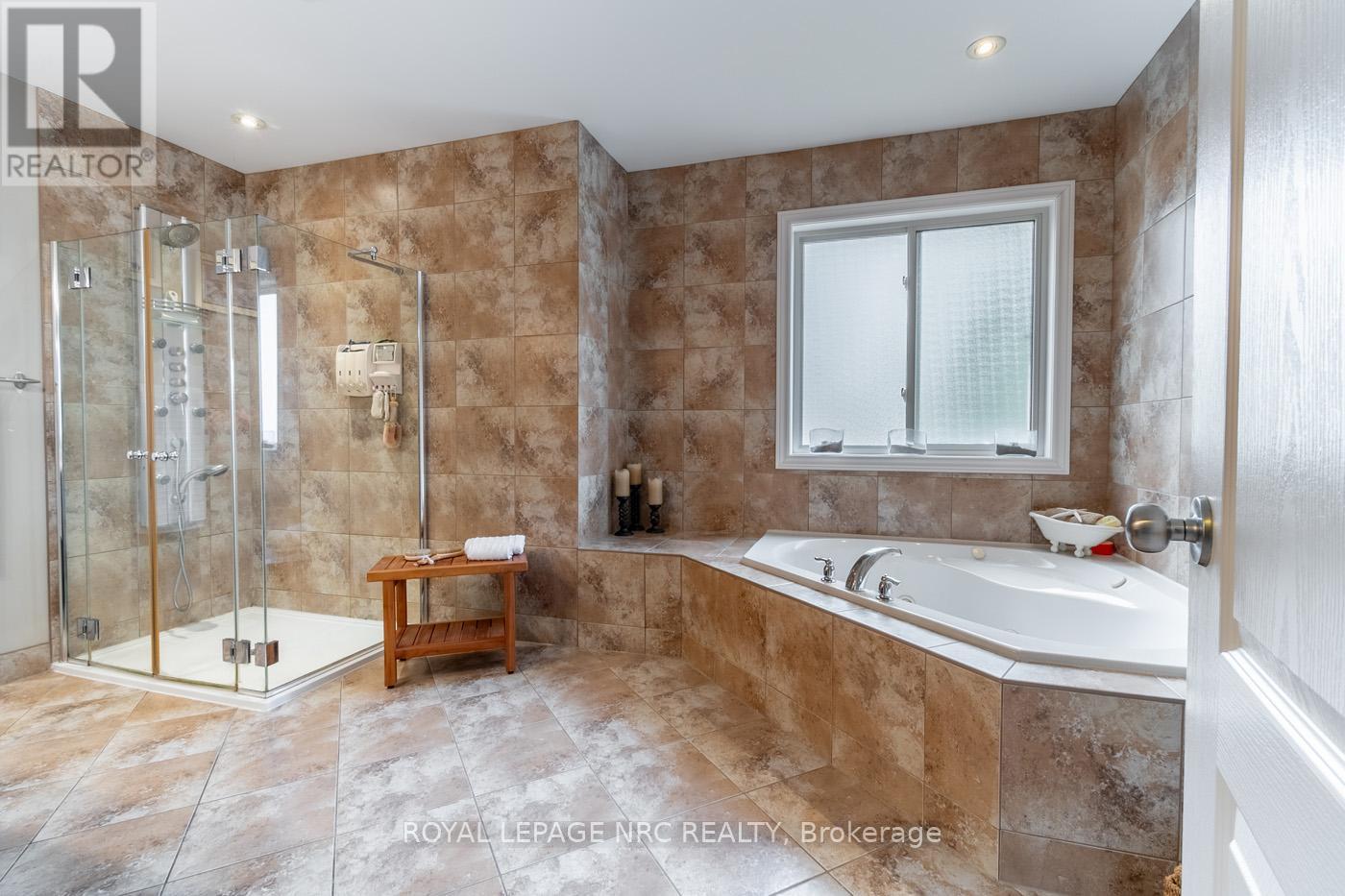 












8665 WESTPORT DRIVE

,
Niagara Falls (Forestview),




Ontario
L2H0A3

