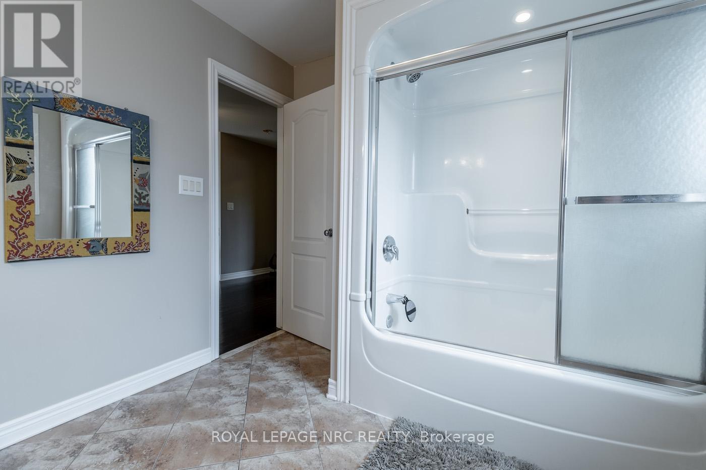 












8665 WESTPORT DRIVE

,
Niagara Falls (Forestview),




Ontario
L2H0A3

