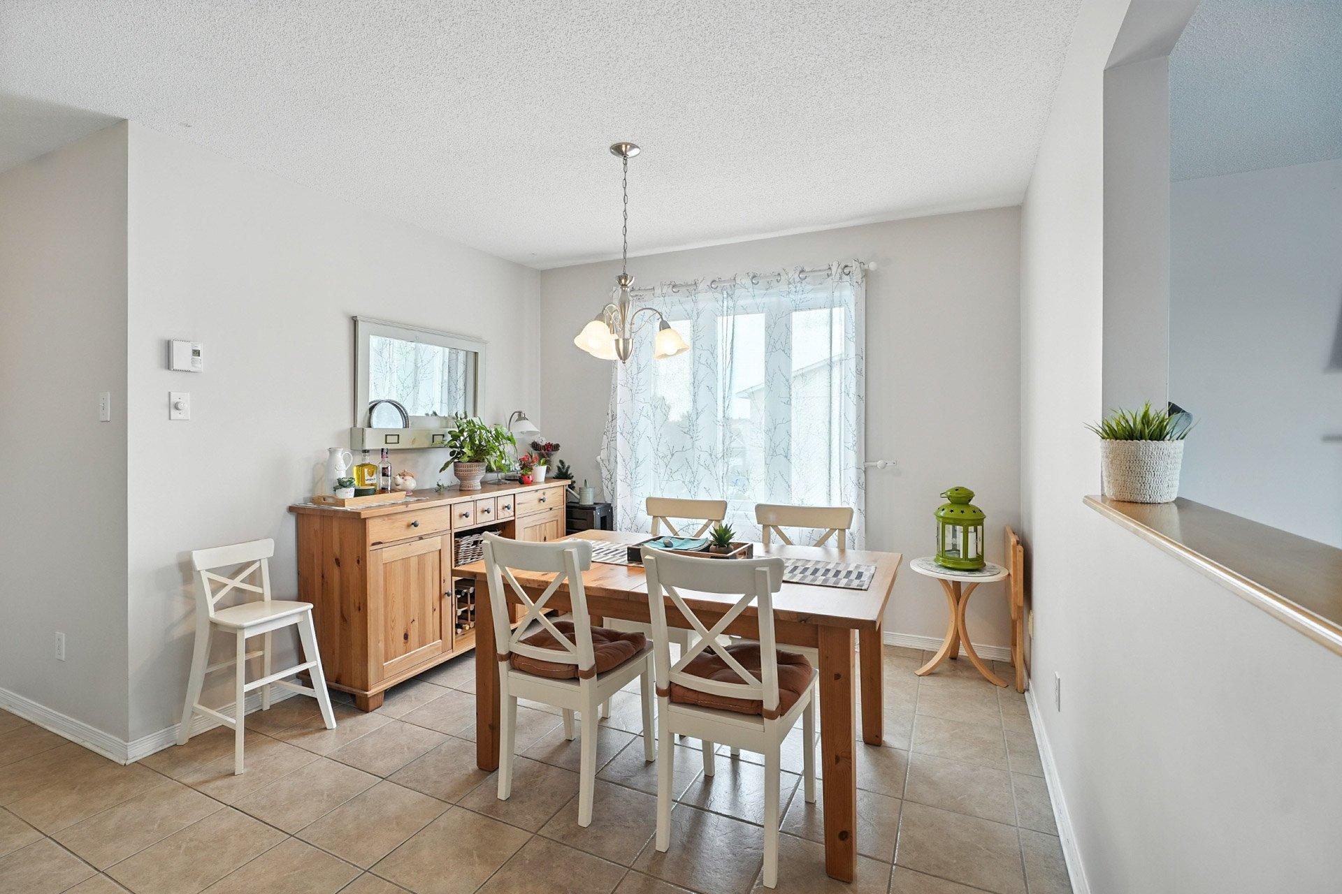 









392


Boul. de la Cité

,
Gatineau (Gatineau),




QC
J8T8A1

