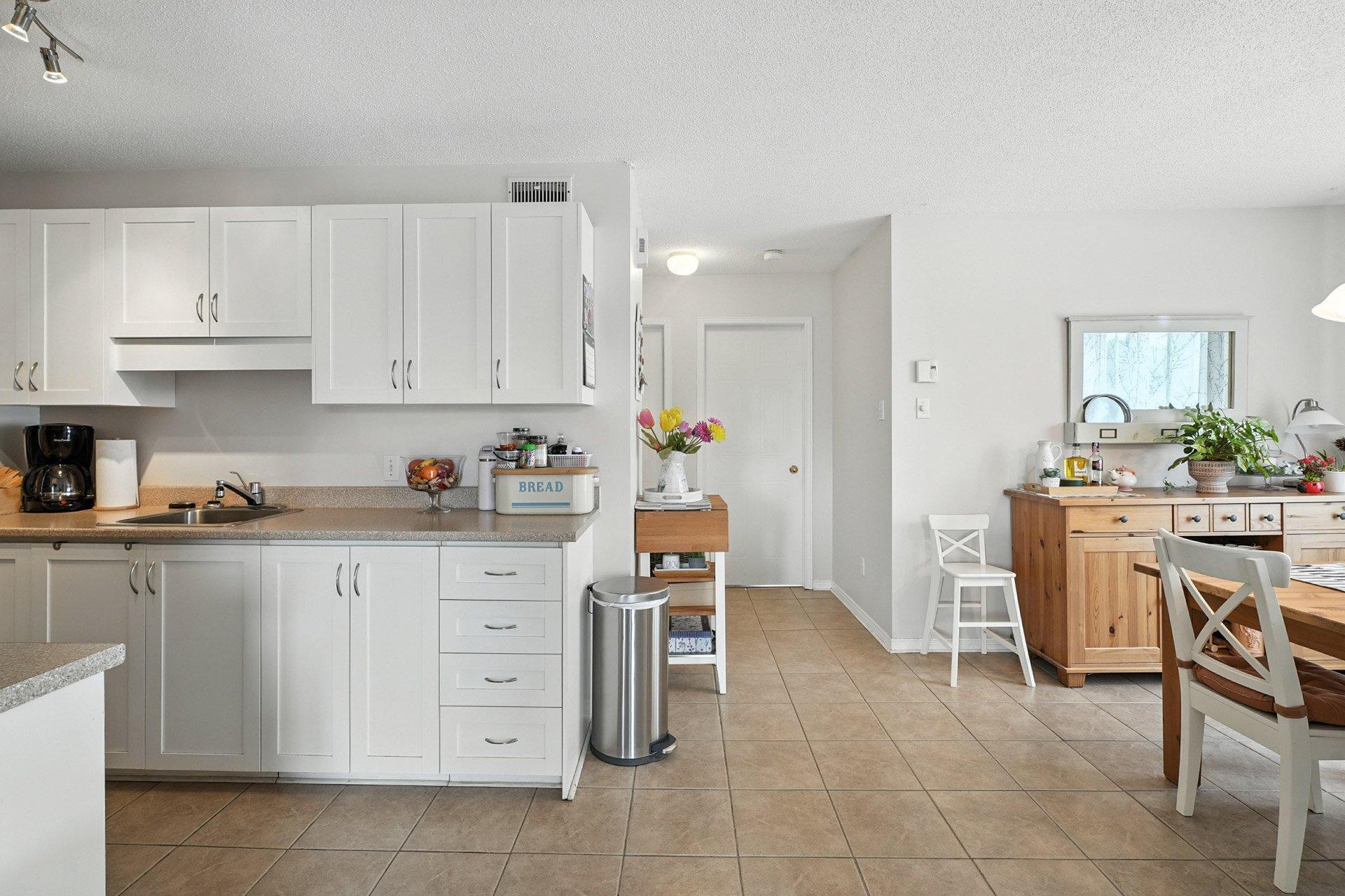 









392


Boul. de la Cité

,
Gatineau (Gatineau),




QC
J8T8A1

