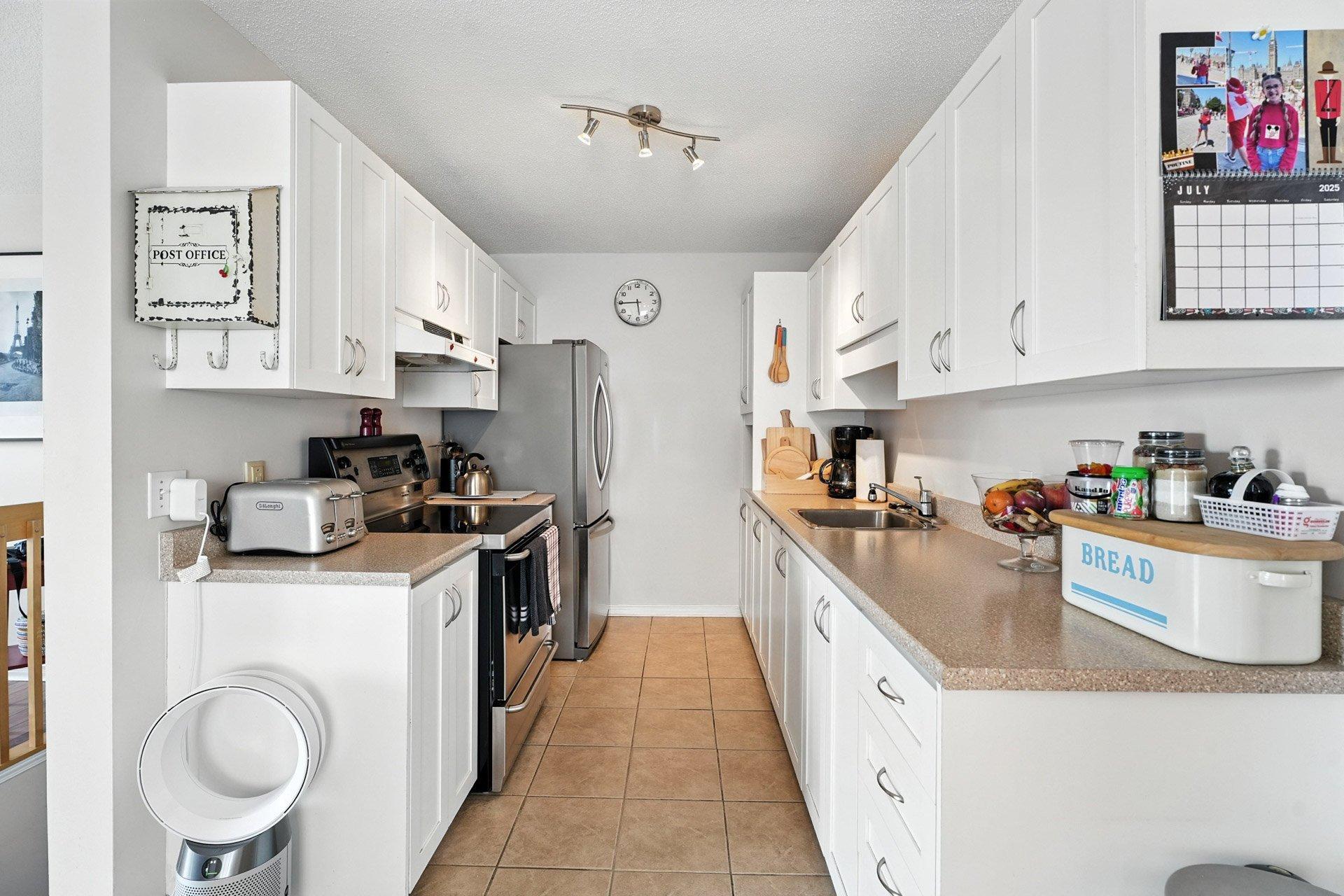 









392


Boul. de la Cité

,
Gatineau (Gatineau),




QC
J8T8A1

