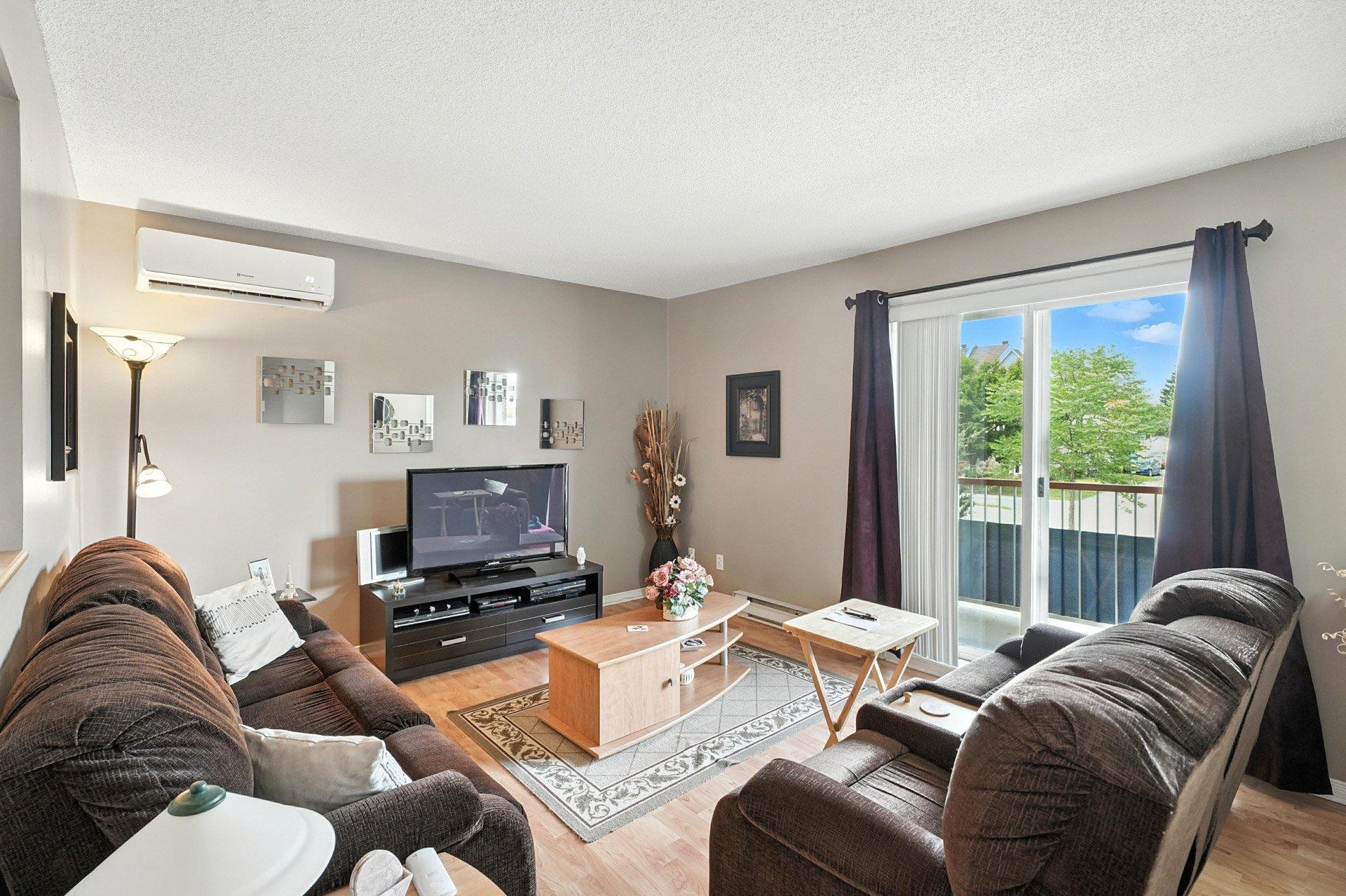 









392


Boul. de la Cité

,
Gatineau (Gatineau),




QC
J8T8A1


