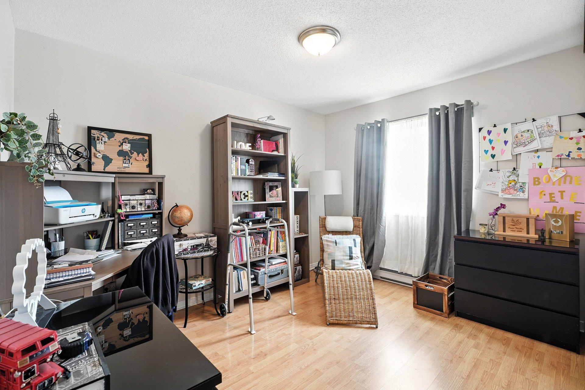 









392


Boul. de la Cité

,
Gatineau (Gatineau),




QC
J8T8A1

