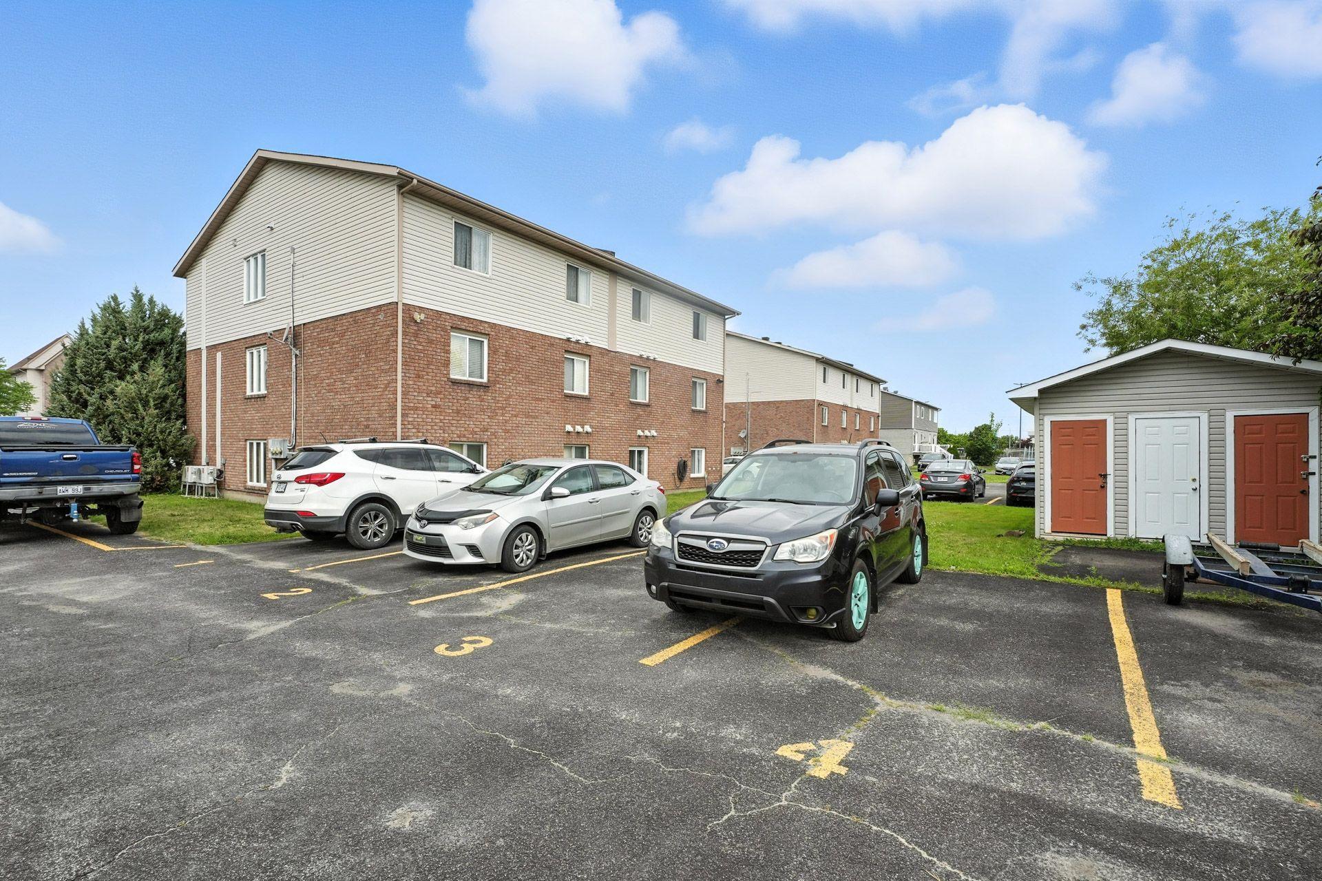 









392


Boul. de la Cité

,
Gatineau (Gatineau),




QC
J8T8A1

