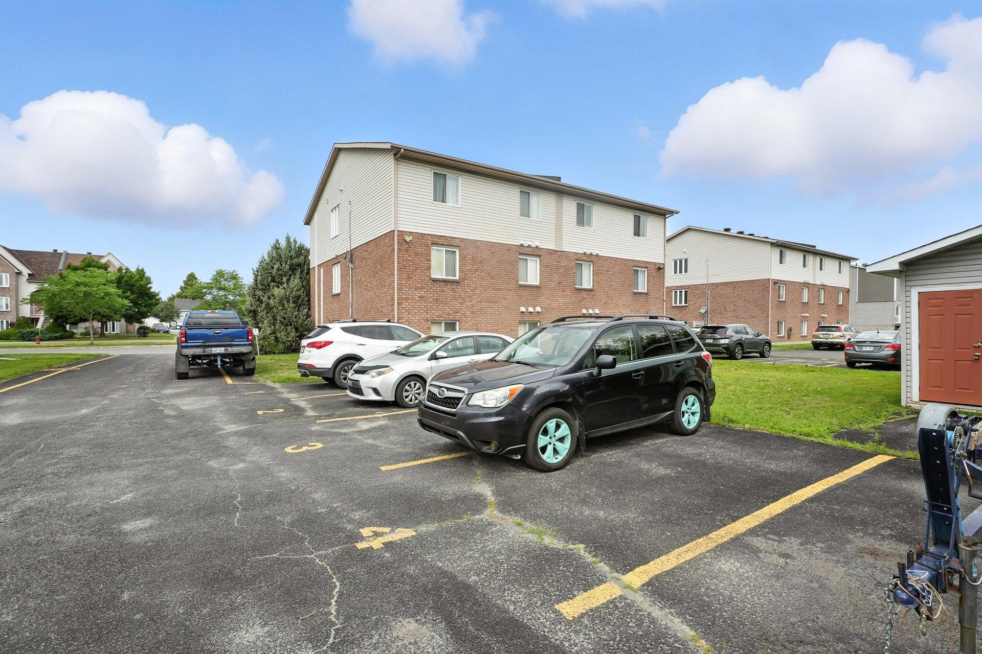 









392


Boul. de la Cité

,
Gatineau (Gatineau),




QC
J8T8A1

