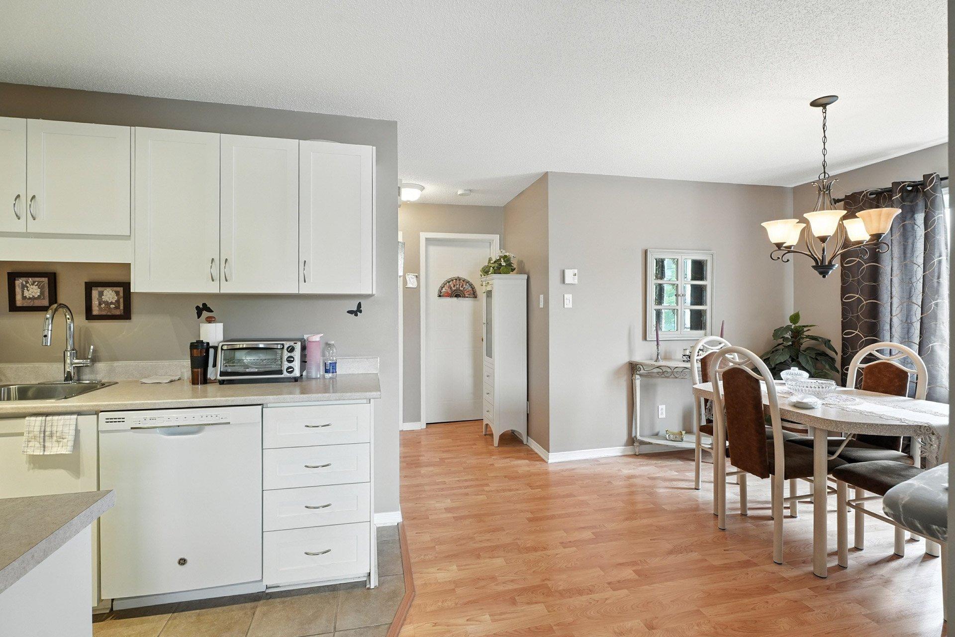 









392


Boul. de la Cité

,
Gatineau (Gatineau),




QC
J8T8A1

