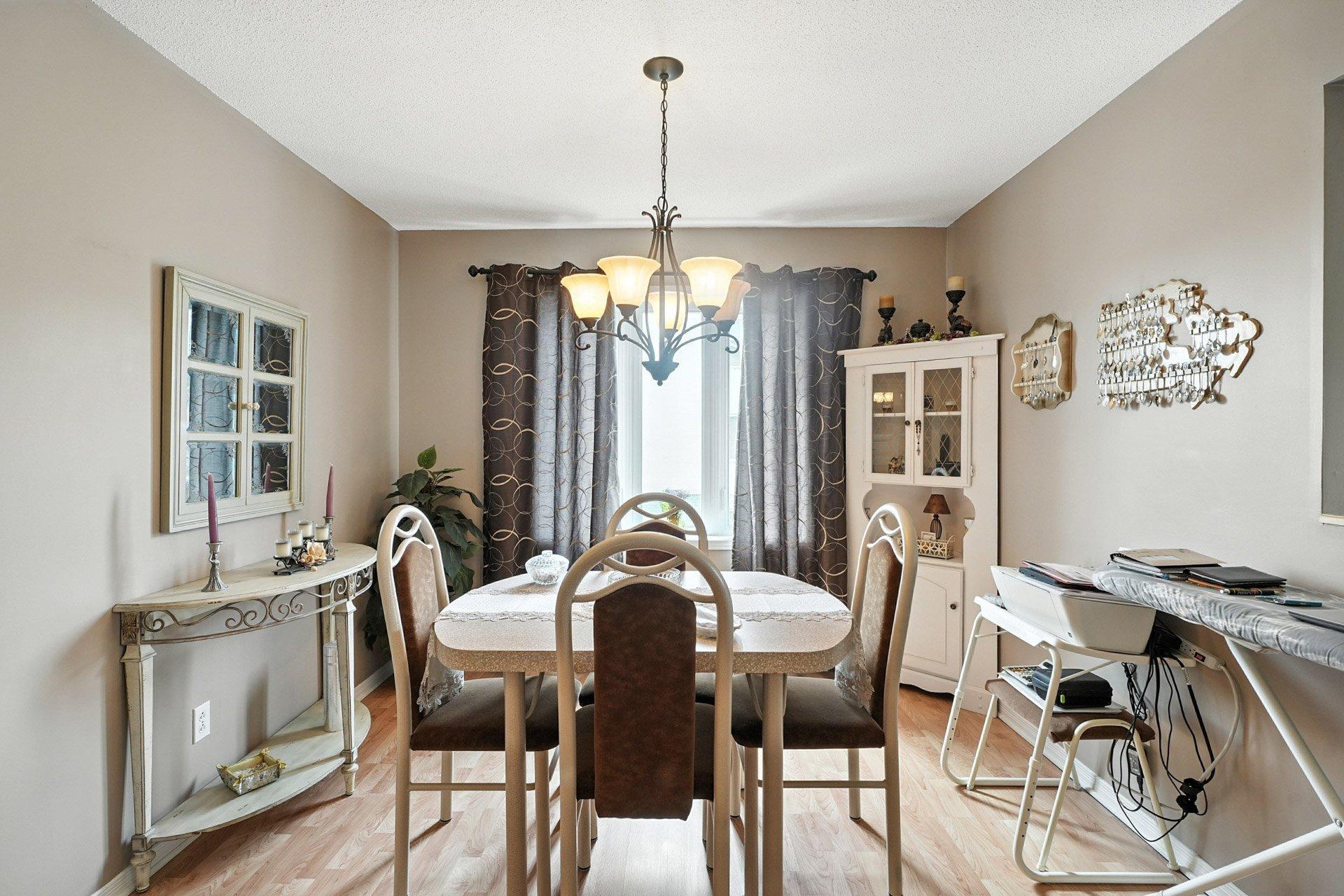 









392


Boul. de la Cité

,
Gatineau (Gatineau),




QC
J8T8A1

