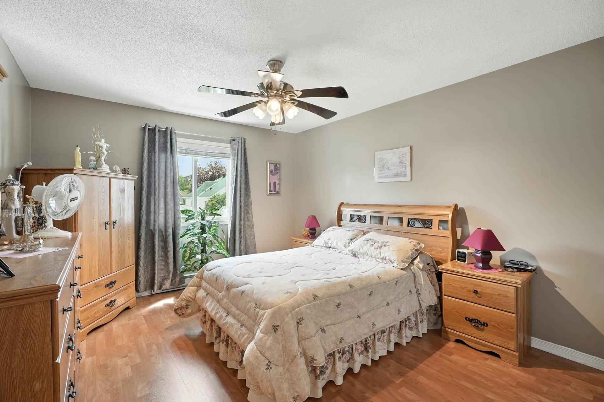 









392


Boul. de la Cité

,
Gatineau (Gatineau),




QC
J8T8A1

