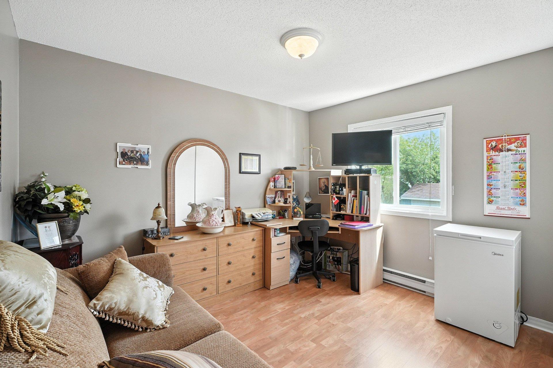 









392


Boul. de la Cité

,
Gatineau (Gatineau),




QC
J8T8A1

