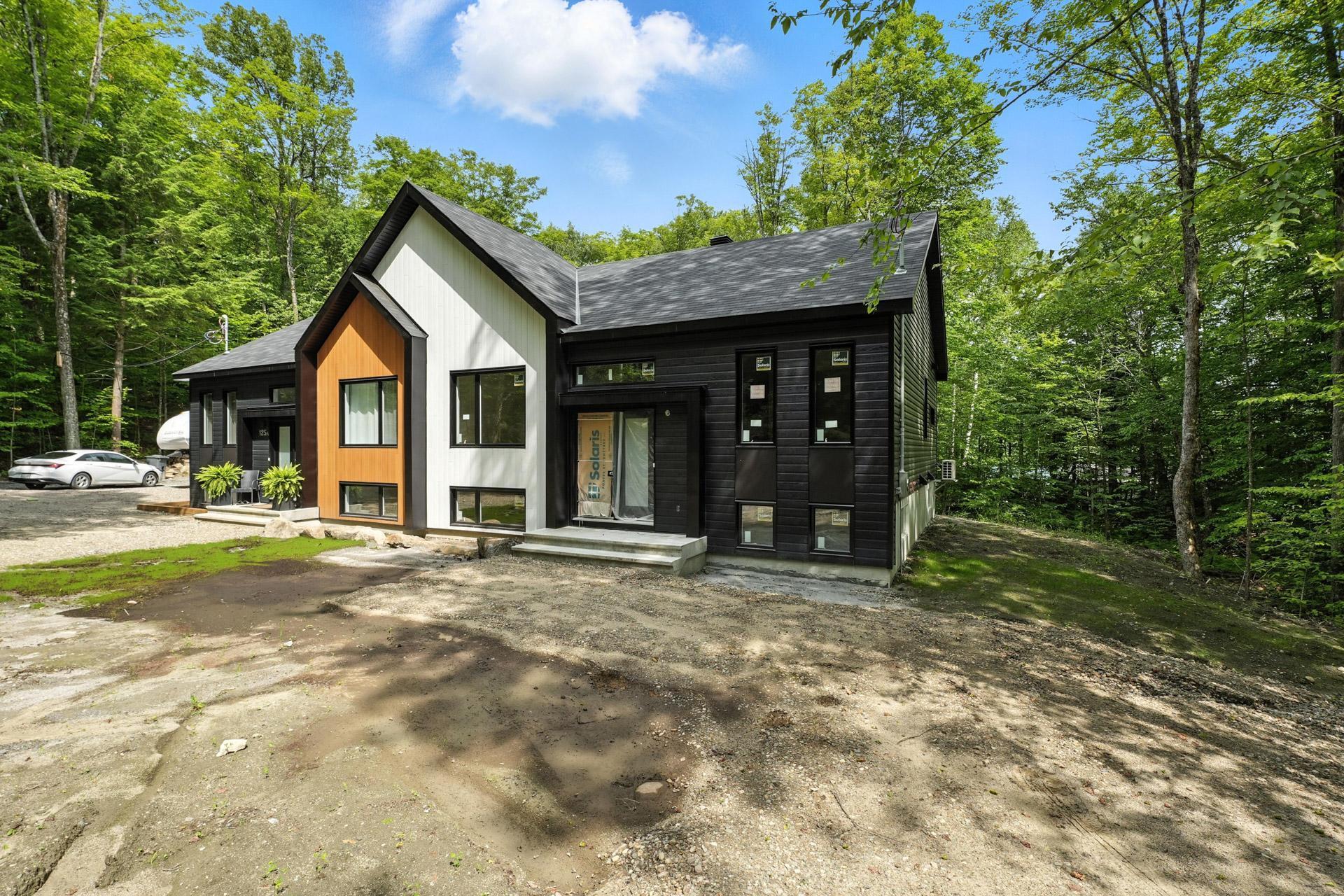 









125


Ch. des Campagnards

, B,
Val-des-Monts,




QC
J8N4G5

