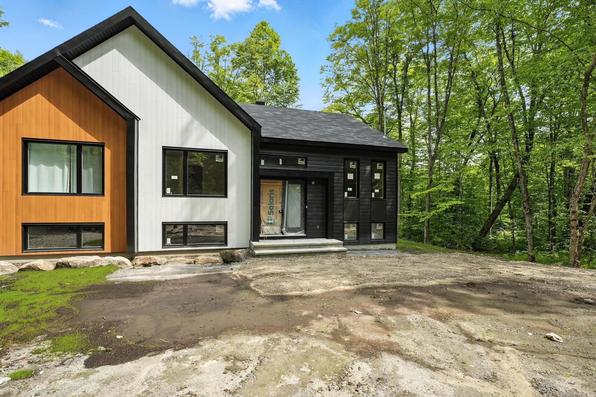 









125


Ch. des Campagnards

, B,
Val-des-Monts,




QC
J8N4G5

