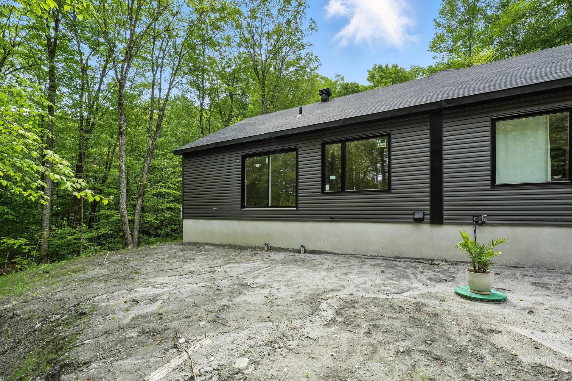 









125


Ch. des Campagnards

, B,
Val-des-Monts,




QC
J8N4G5

