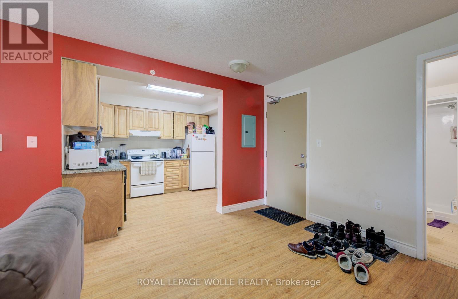 












204 - 392 ALBERT STREET

,
Waterloo,




Ontario
N2L3V1

