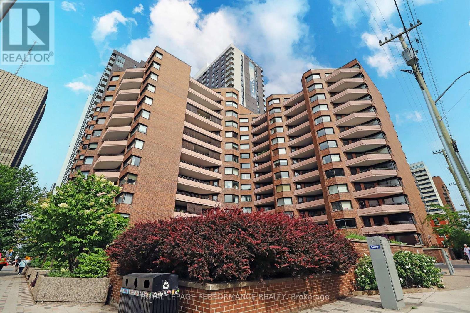 












802 - 151 BAY STREET

,
Ottawa,




Ontario
K1R7T2

