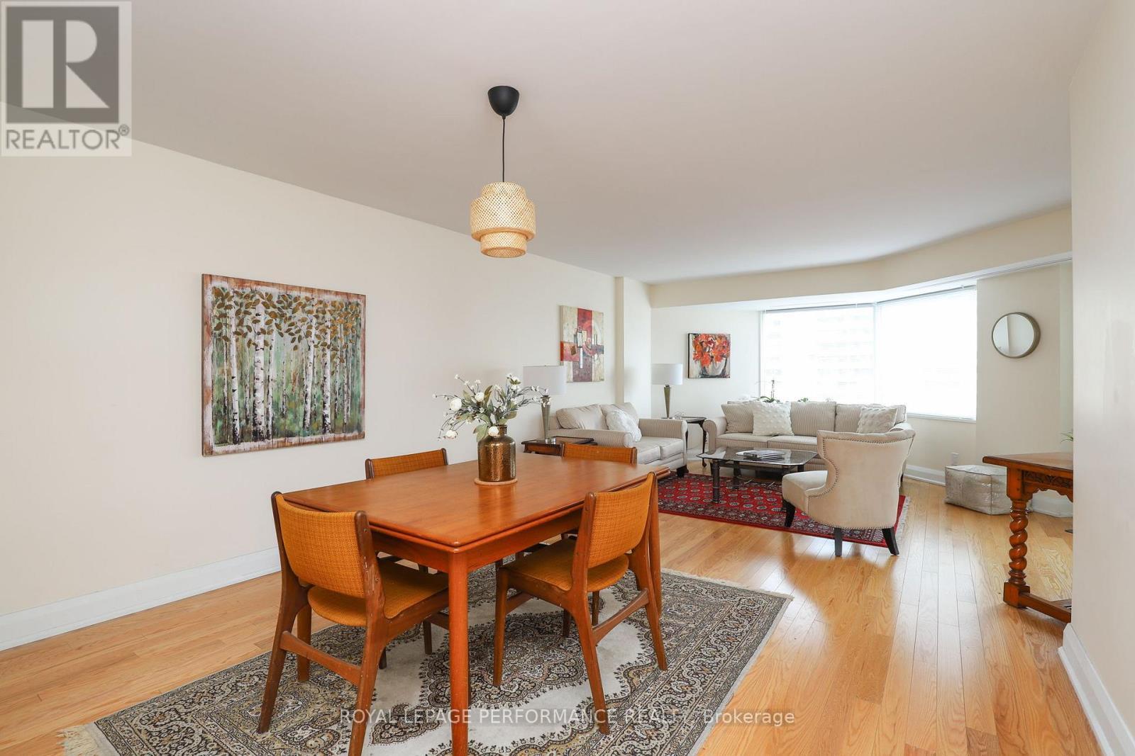 












802 - 151 BAY STREET

,
Ottawa,




Ontario
K1R7T2

