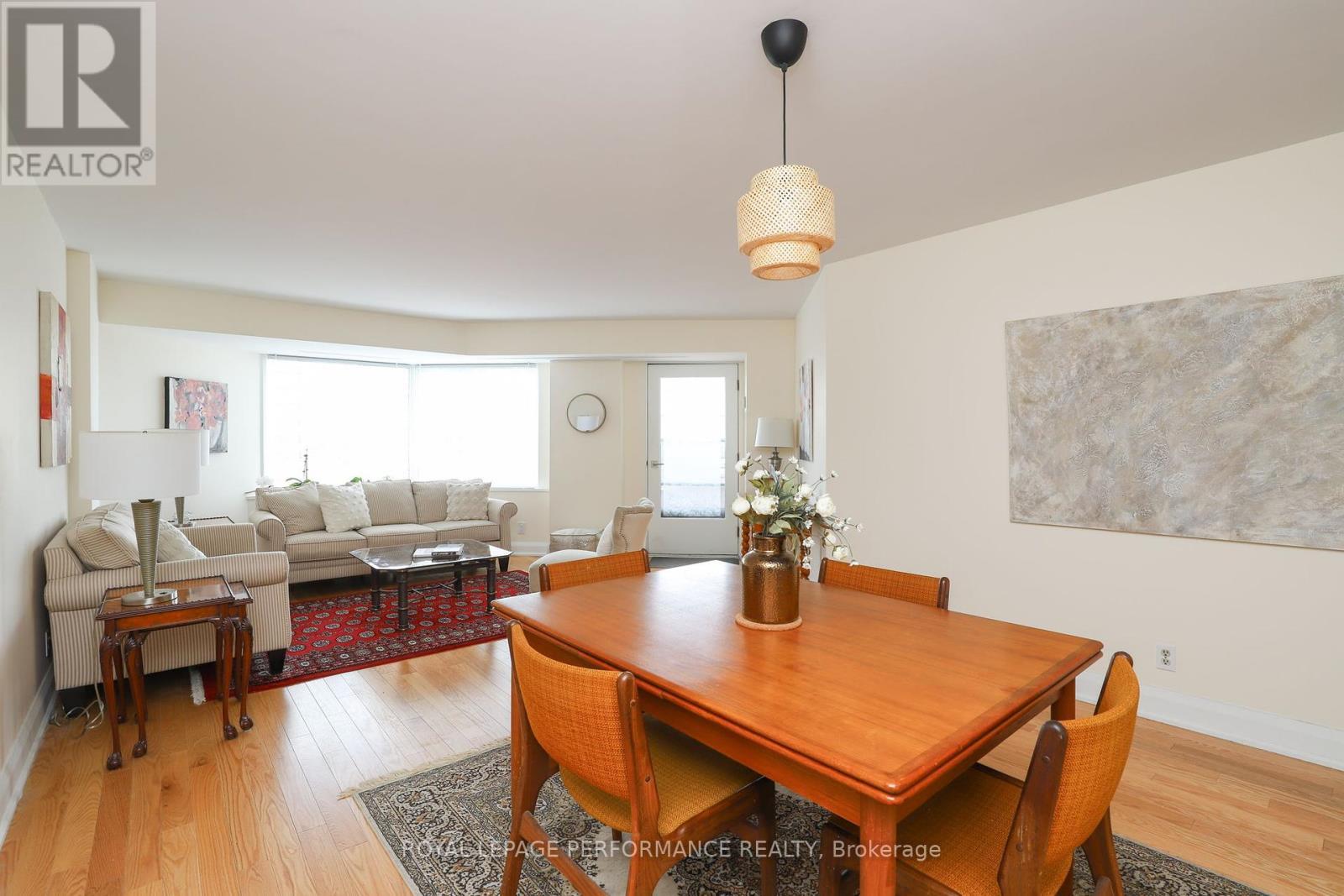 












802 - 151 BAY STREET

,
Ottawa,




Ontario
K1R7T2

