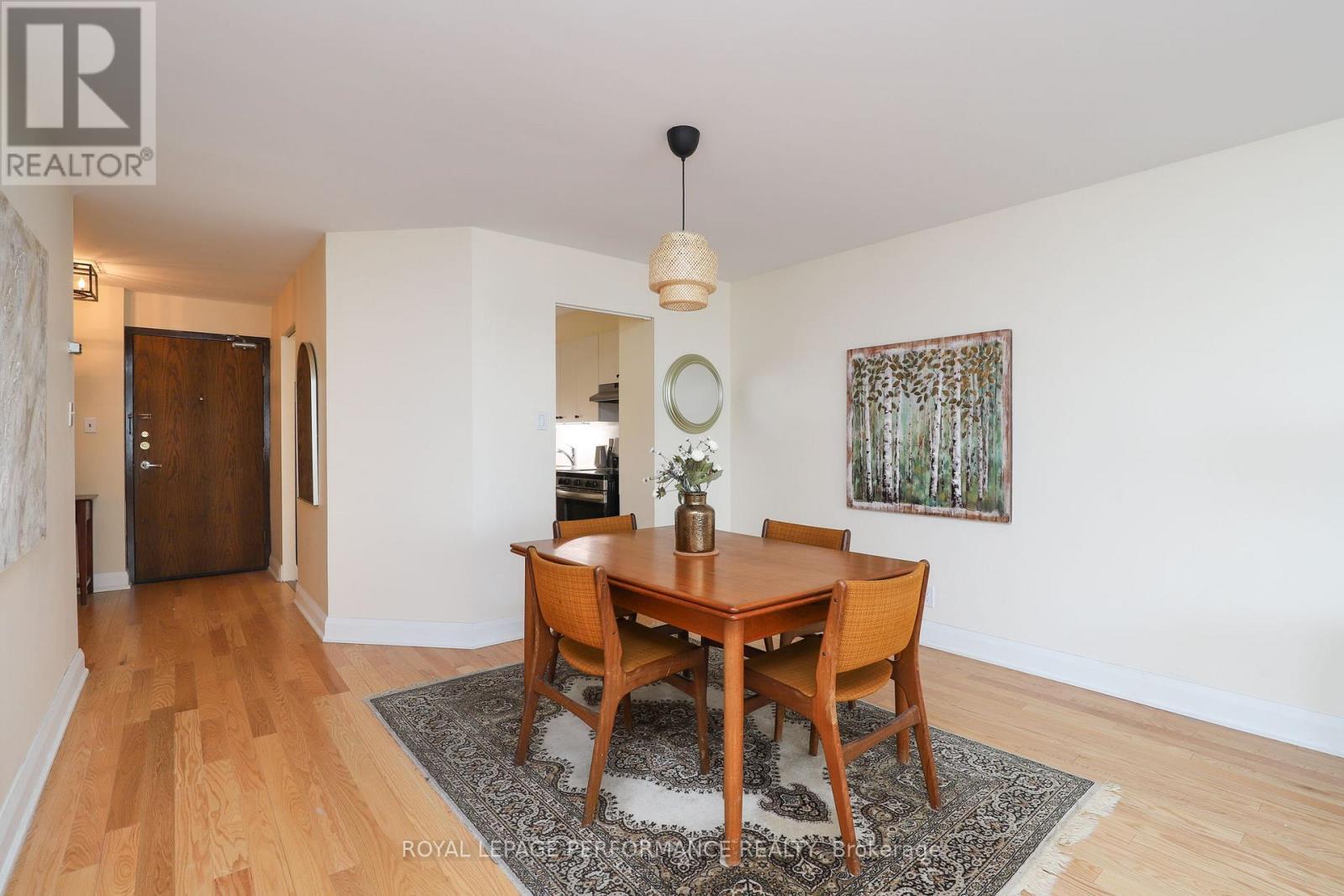 












802 - 151 BAY STREET

,
Ottawa,




Ontario
K1R7T2

