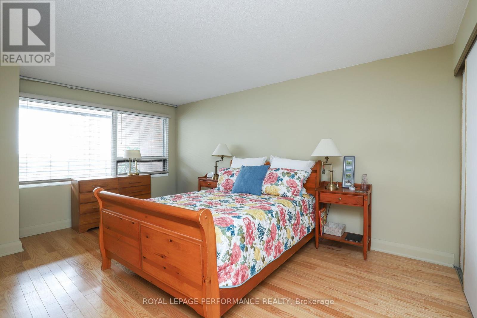 












802 - 151 BAY STREET

,
Ottawa,




Ontario
K1R7T2

