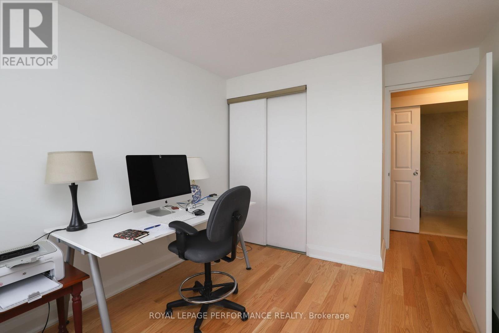 












802 - 151 BAY STREET

,
Ottawa,




Ontario
K1R7T2


