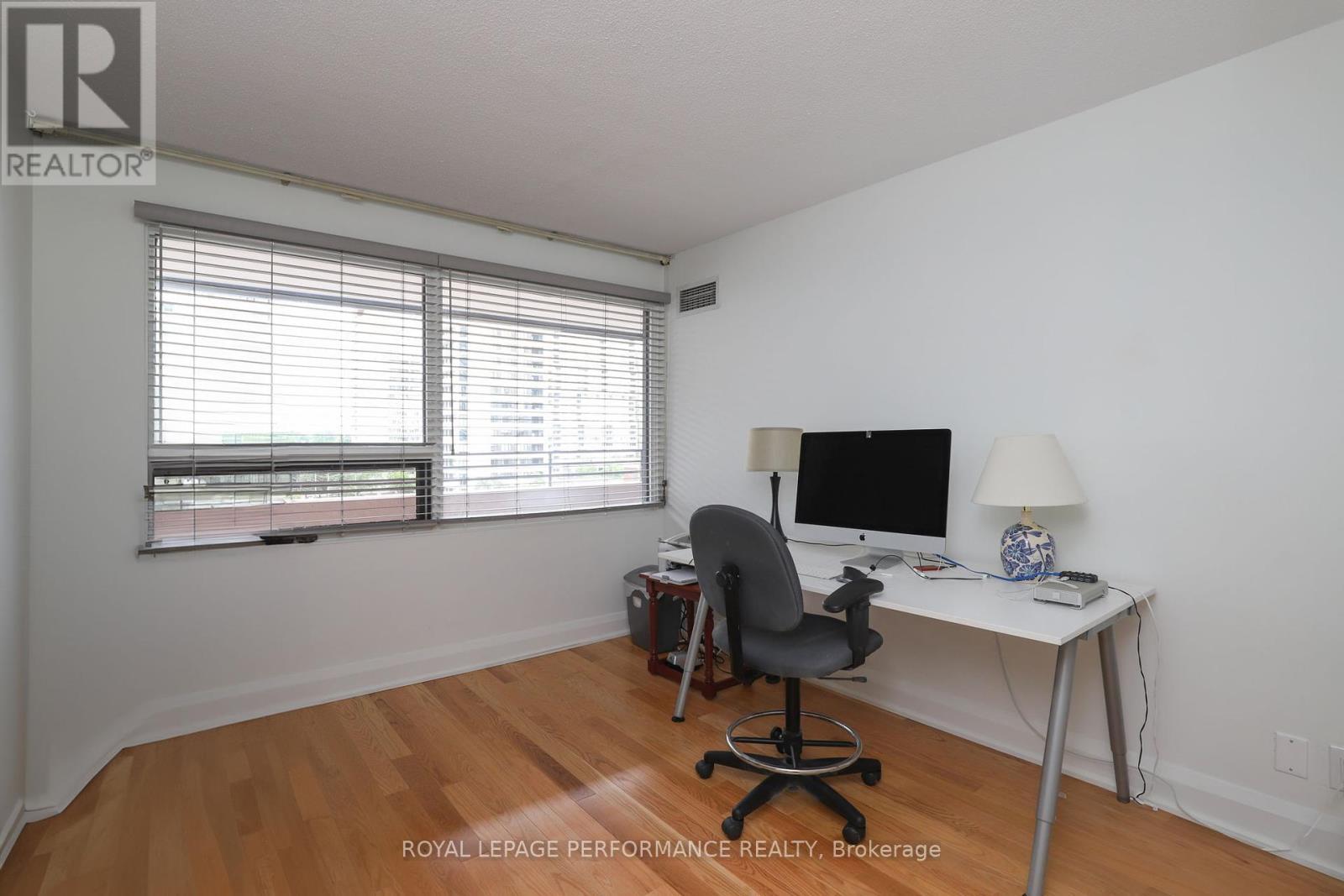 












802 - 151 BAY STREET

,
Ottawa,




Ontario
K1R7T2

