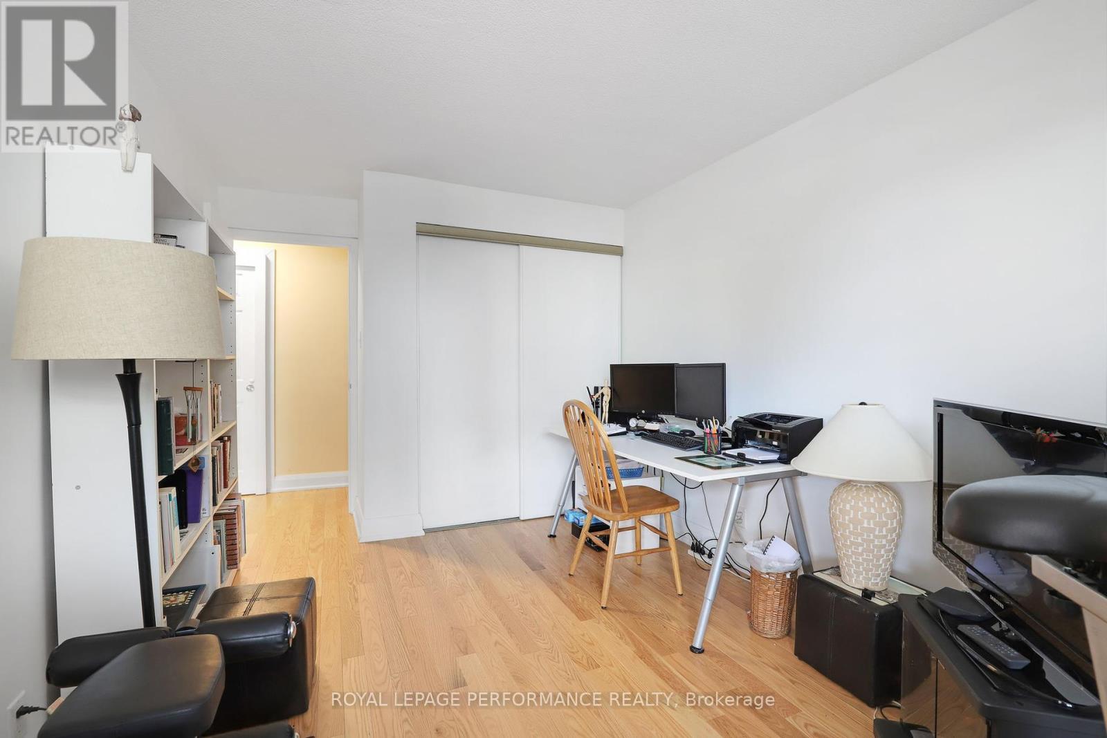 












802 - 151 BAY STREET

,
Ottawa,




Ontario
K1R7T2

