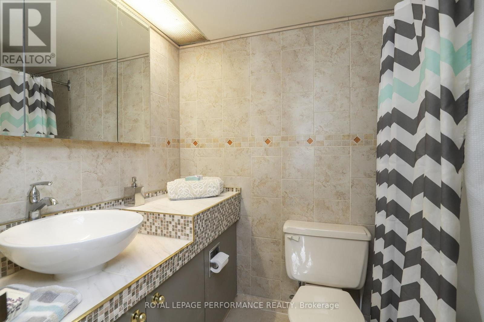 












802 - 151 BAY STREET

,
Ottawa,




Ontario
K1R7T2

