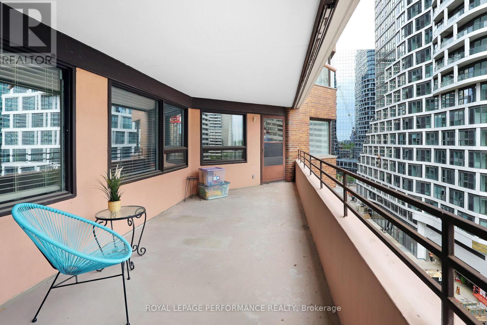 












802 - 151 BAY STREET

,
Ottawa,




Ontario
K1R7T2

