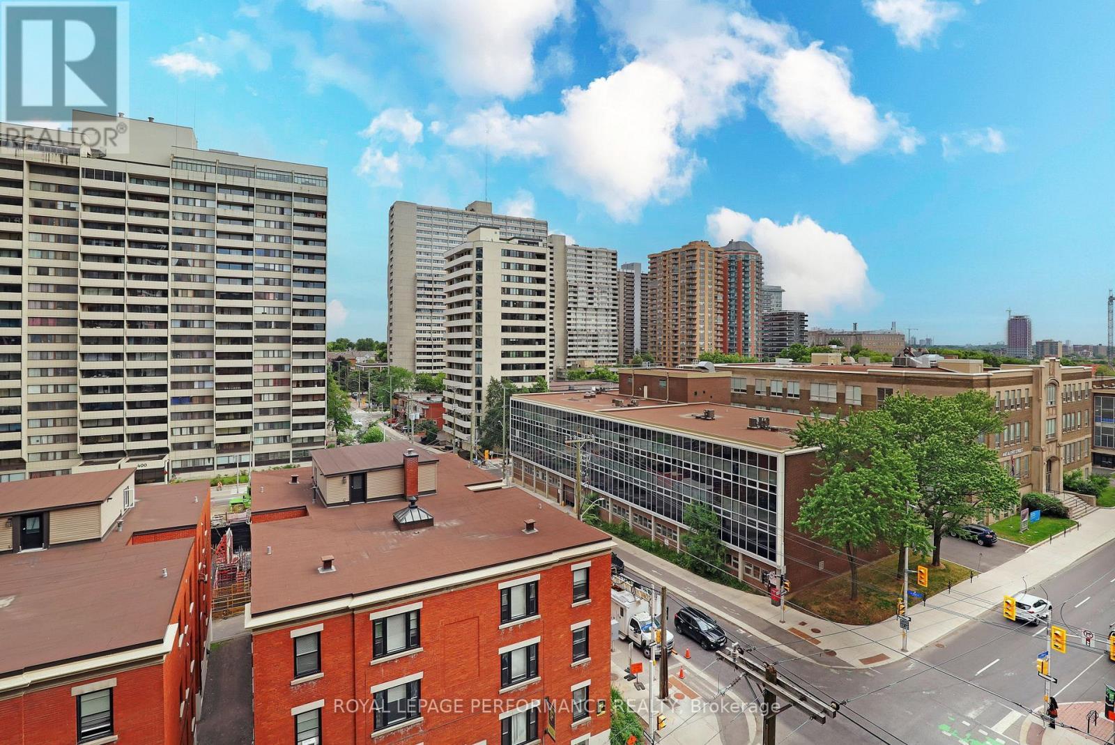 












802 - 151 BAY STREET

,
Ottawa,




Ontario
K1R7T2

