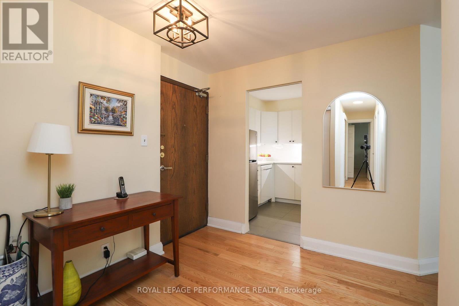 












802 - 151 BAY STREET

,
Ottawa,




Ontario
K1R7T2

