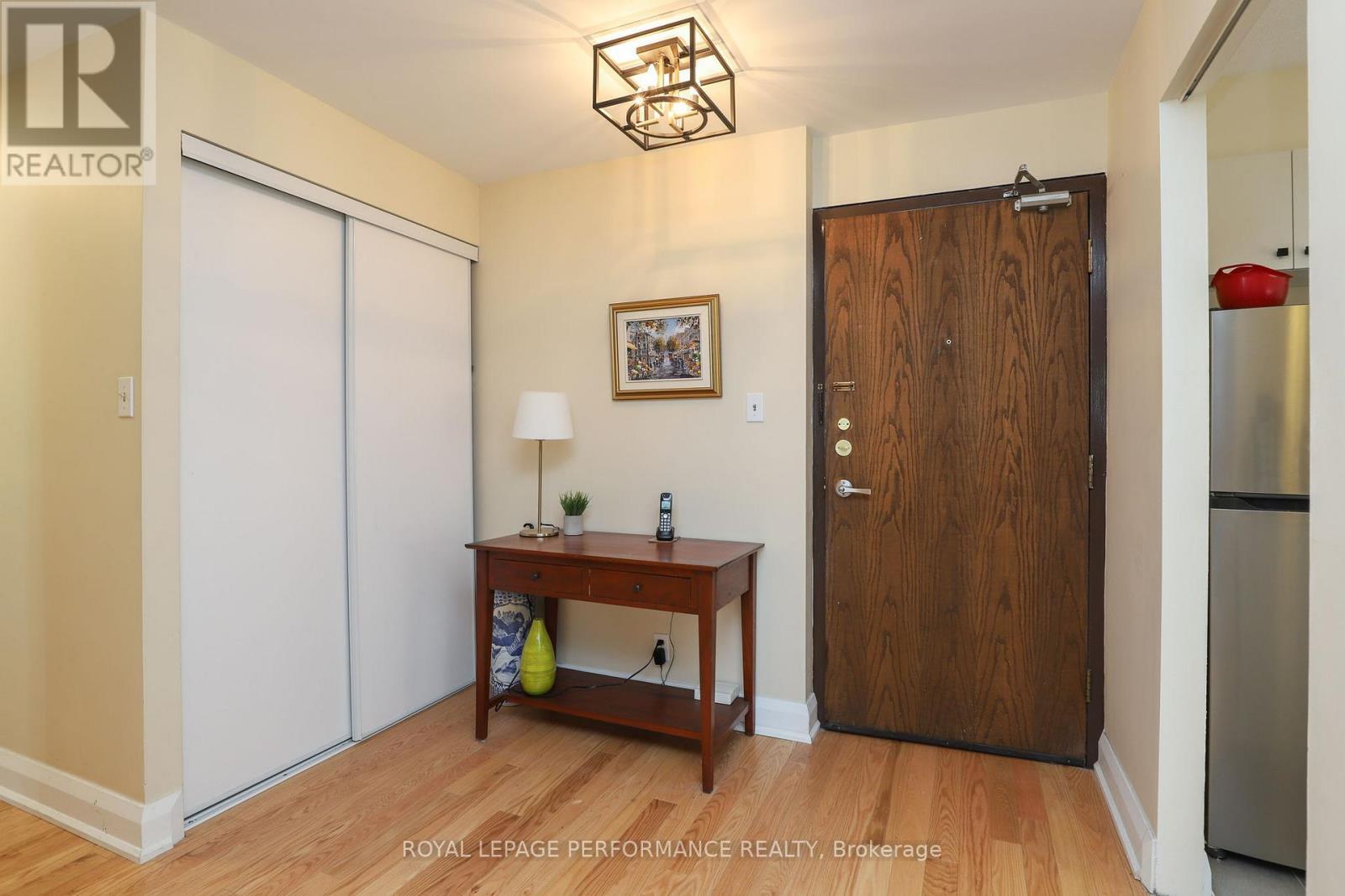 












802 - 151 BAY STREET

,
Ottawa,




Ontario
K1R7T2

