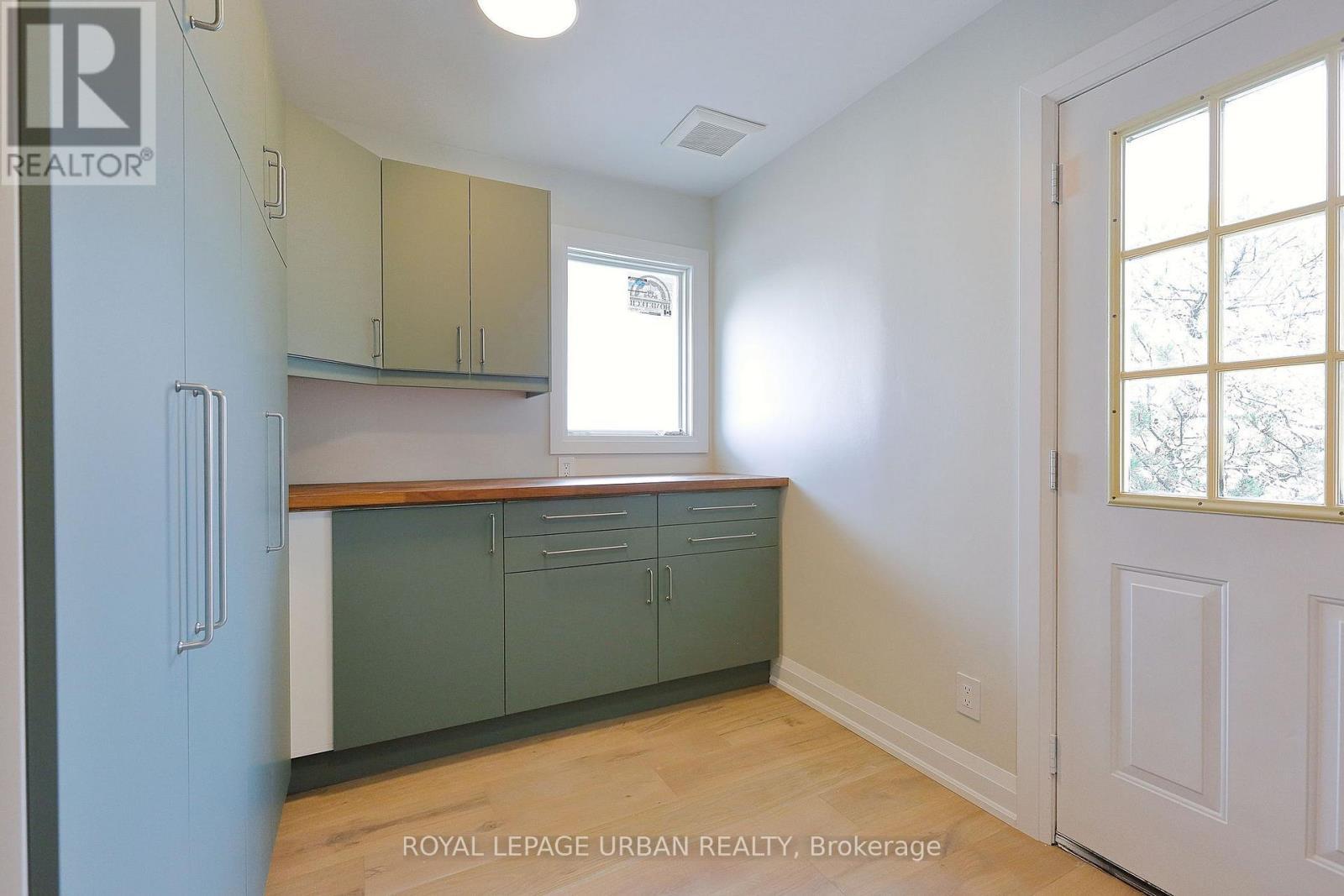 












18545 KEELE STREET

,
King,




Ontario
L3Y4V9

