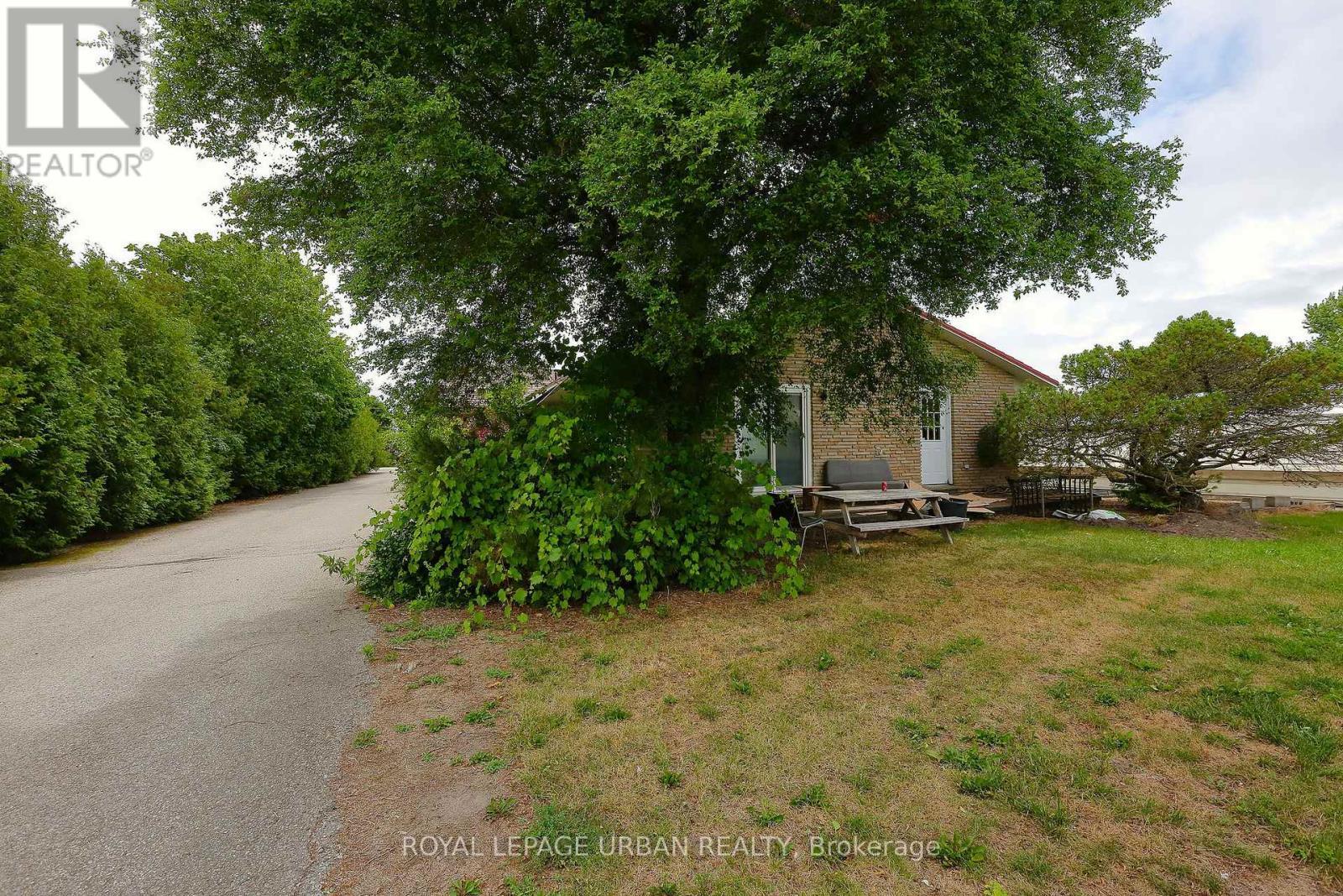 












18545 KEELE STREET

,
King,




Ontario
L3Y4V9

