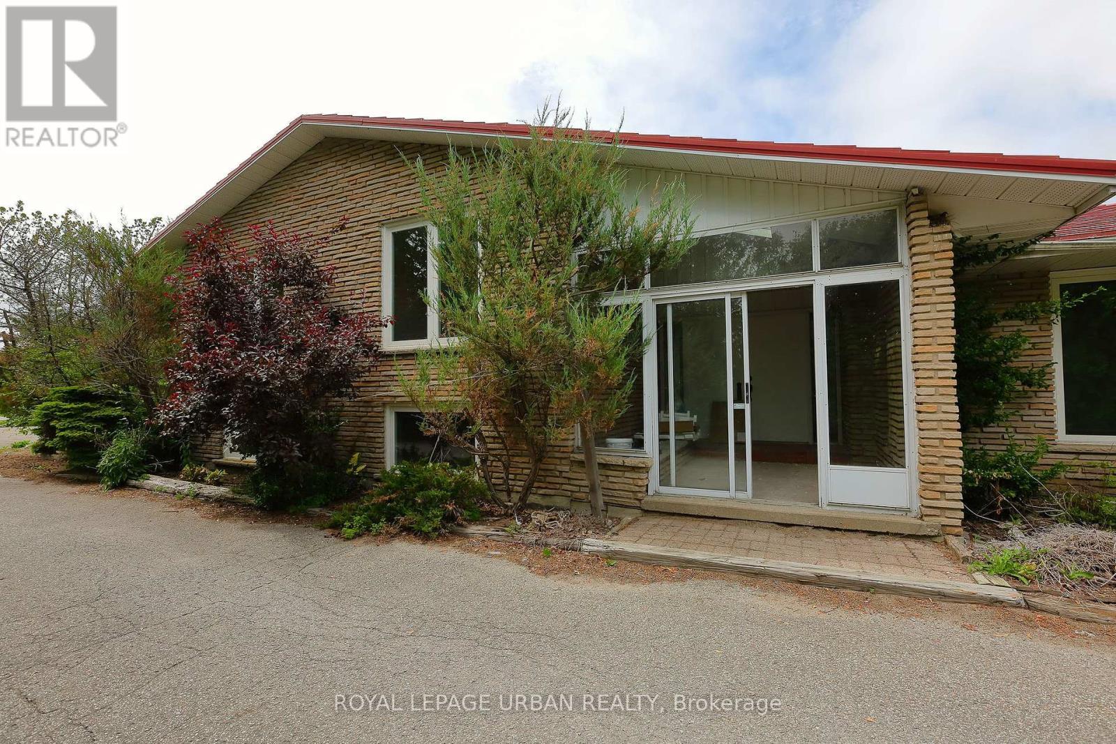 












18545 KEELE STREET

,
King,




Ontario
L3Y4V9

