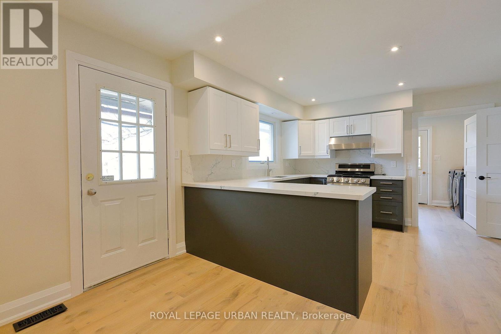 












18545 KEELE STREET

,
King,




Ontario
L3Y4V9

