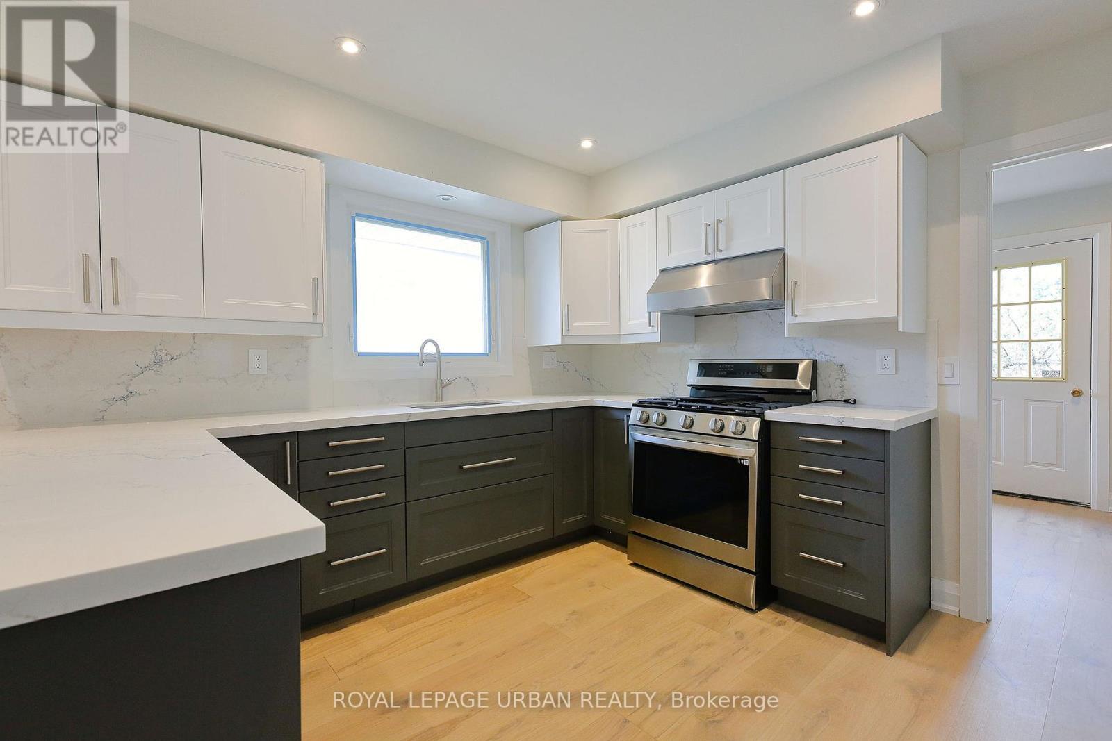 












18545 KEELE STREET

,
King,




Ontario
L3Y4V9

