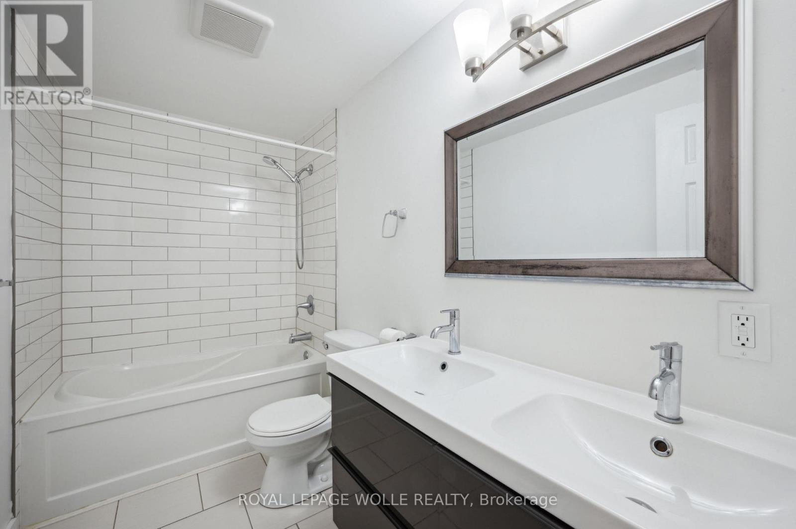 












53 KAREN WALK

,
Waterloo,




Ontario
N2L5X1


