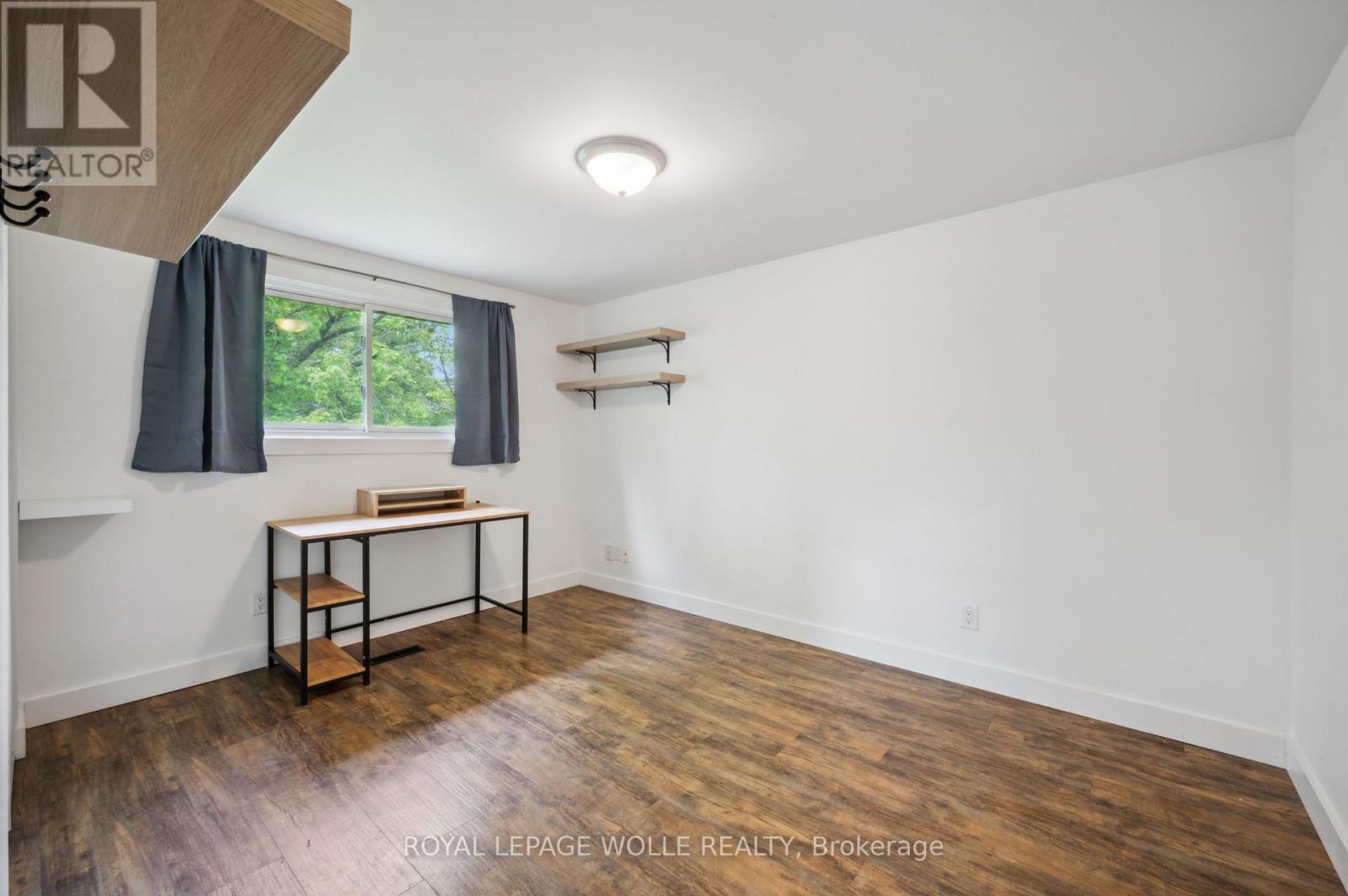












53 KAREN WALK

,
Waterloo,




Ontario
N2L5X1

