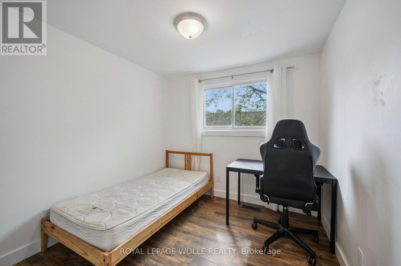 












53 KAREN WALK

,
Waterloo,




Ontario
N2L5X1

