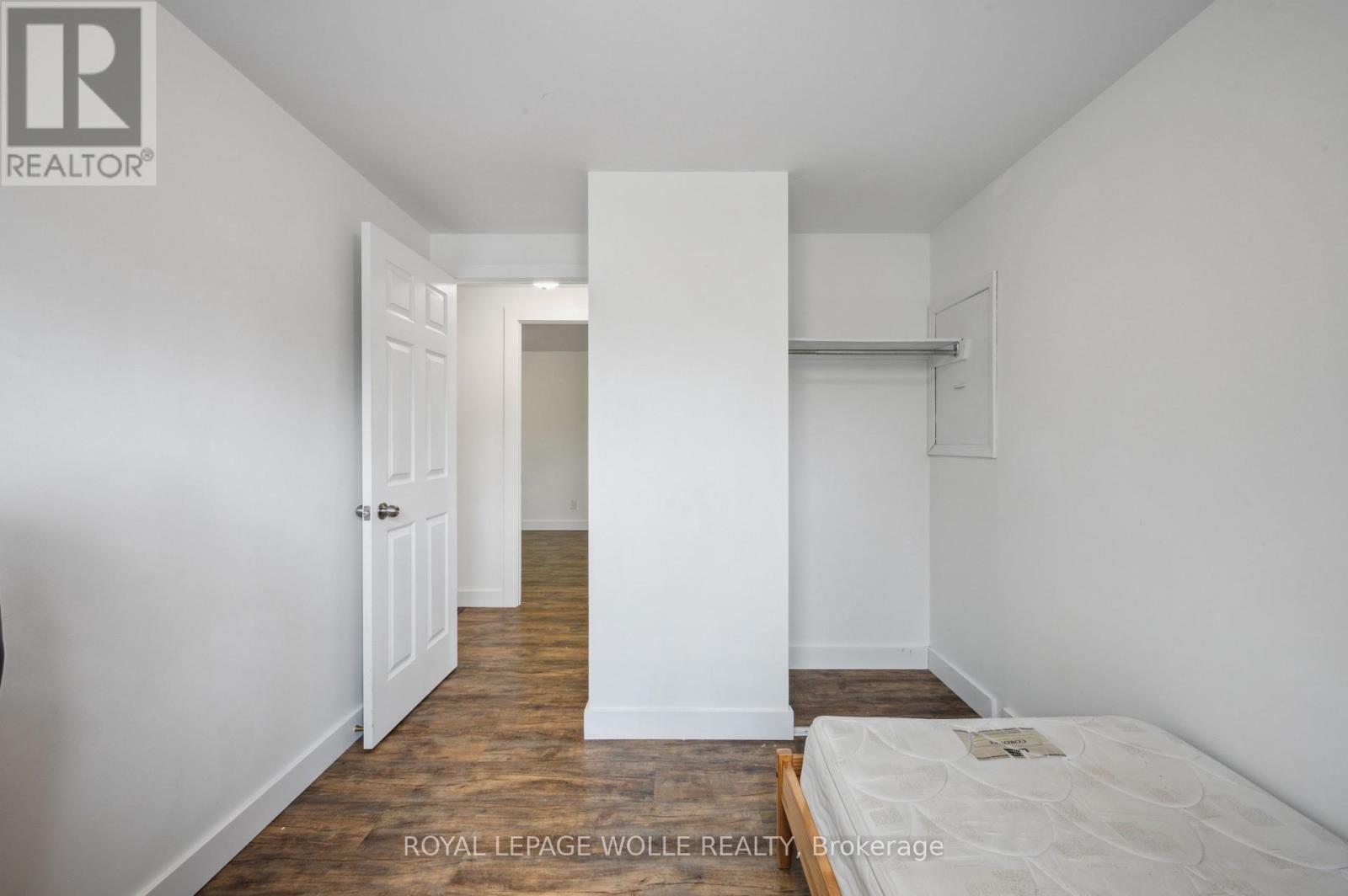 












53 KAREN WALK

,
Waterloo,




Ontario
N2L5X1

