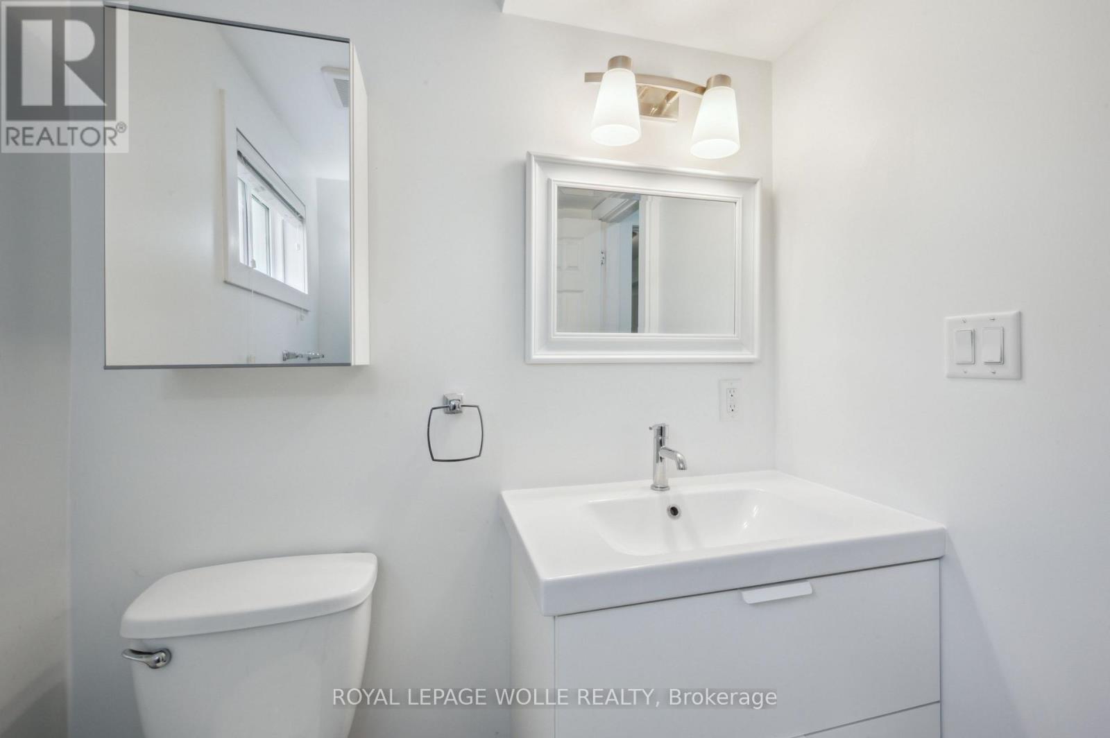 












53 KAREN WALK

,
Waterloo,




Ontario
N2L5X1

