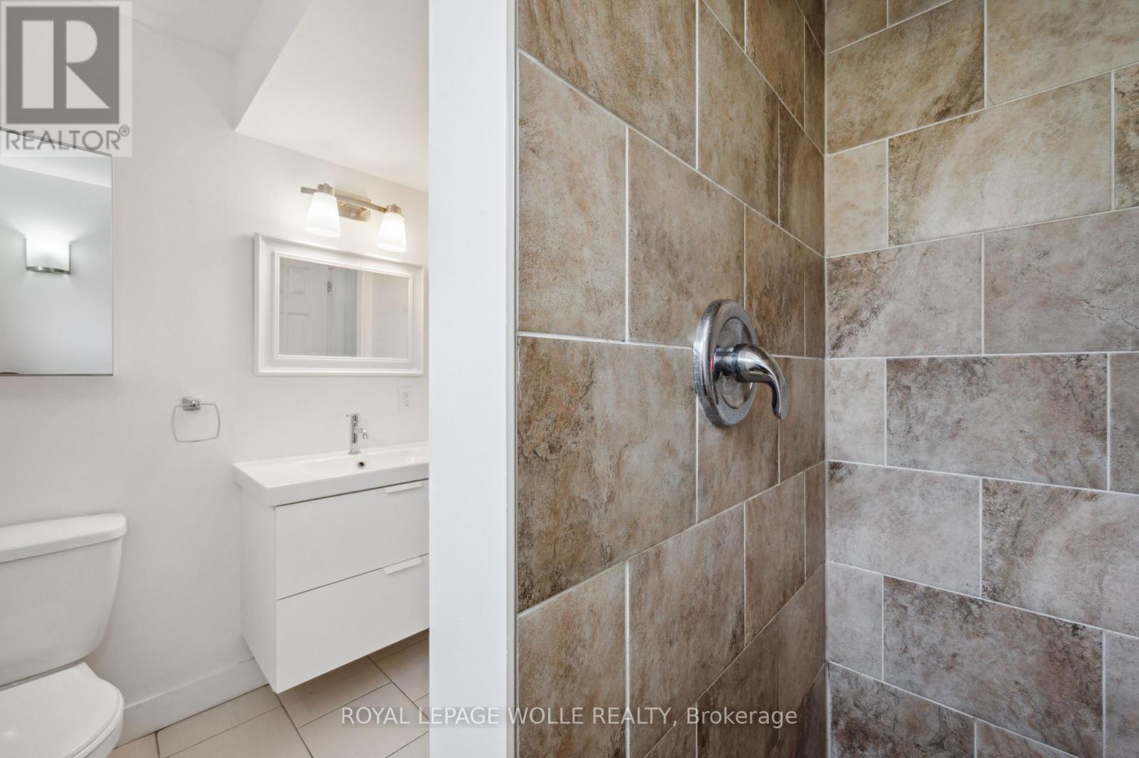 












53 KAREN WALK

,
Waterloo,




Ontario
N2L5X1

