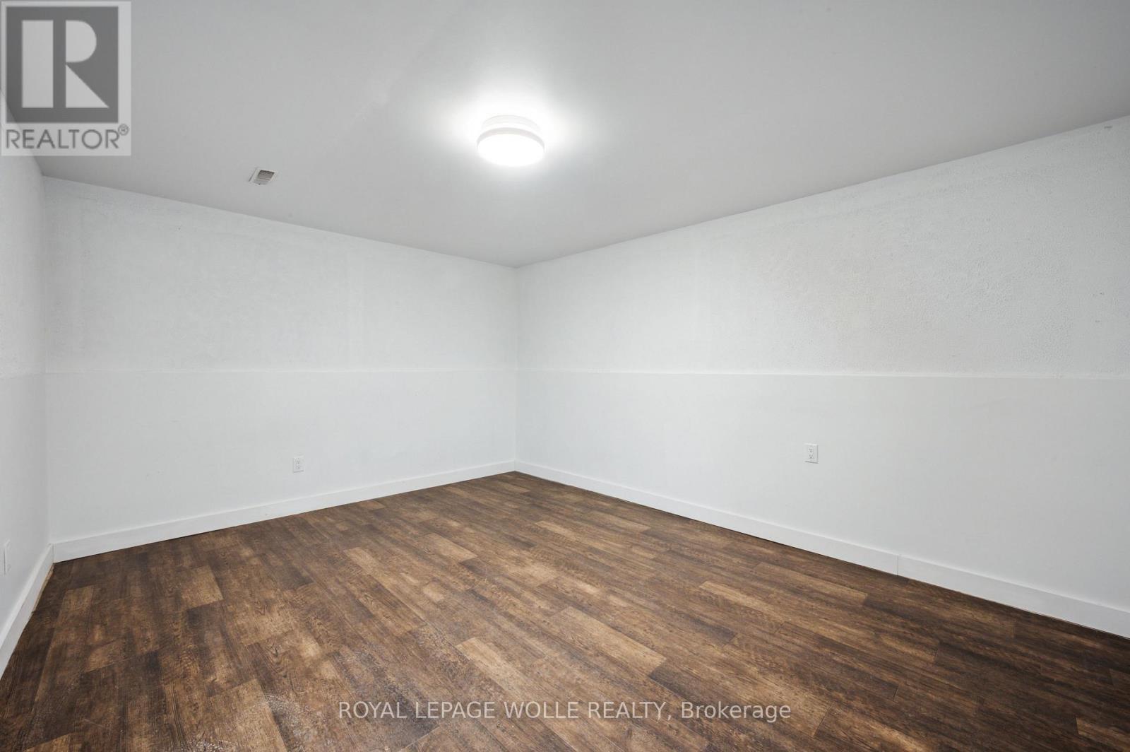 












53 KAREN WALK

,
Waterloo,




Ontario
N2L5X1

