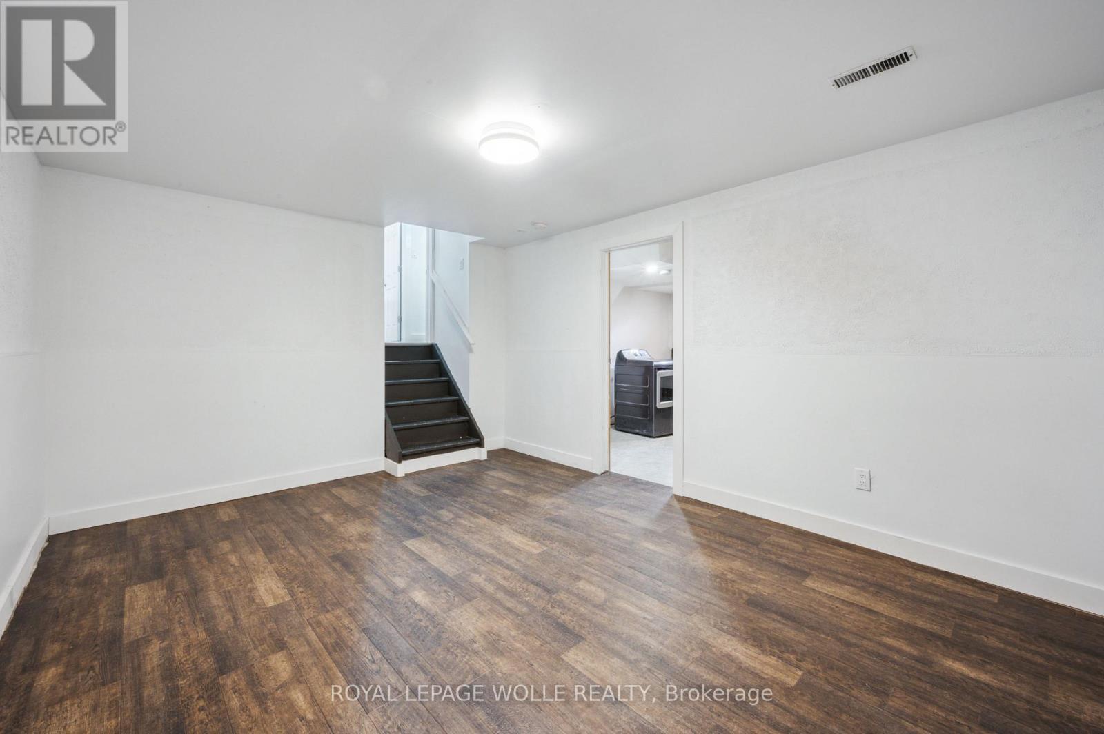 












53 KAREN WALK

,
Waterloo,




Ontario
N2L5X1

