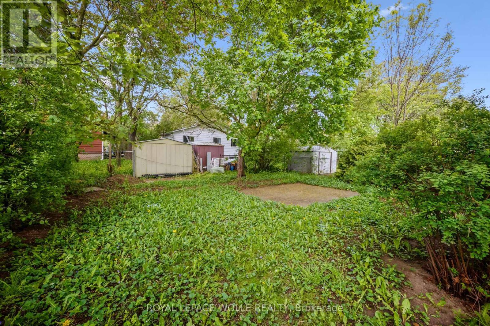 












53 KAREN WALK

,
Waterloo,




Ontario
N2L5X1

