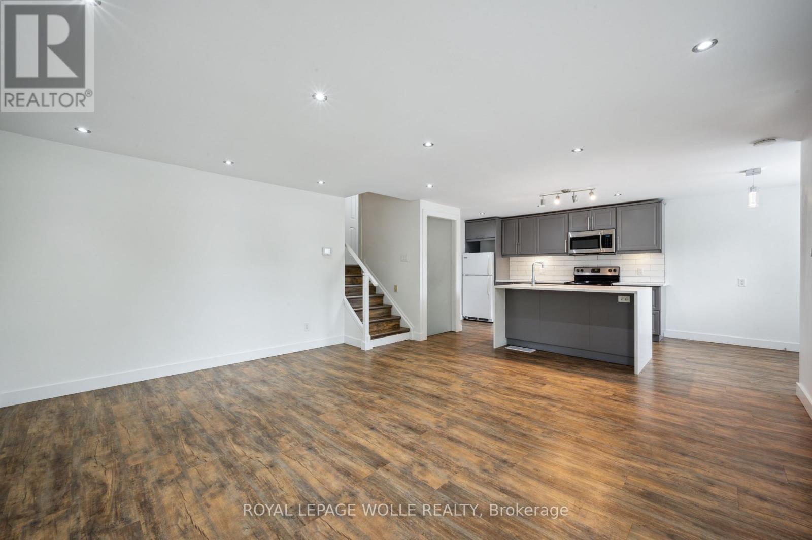 












53 KAREN WALK

,
Waterloo,




Ontario
N2L5X1

